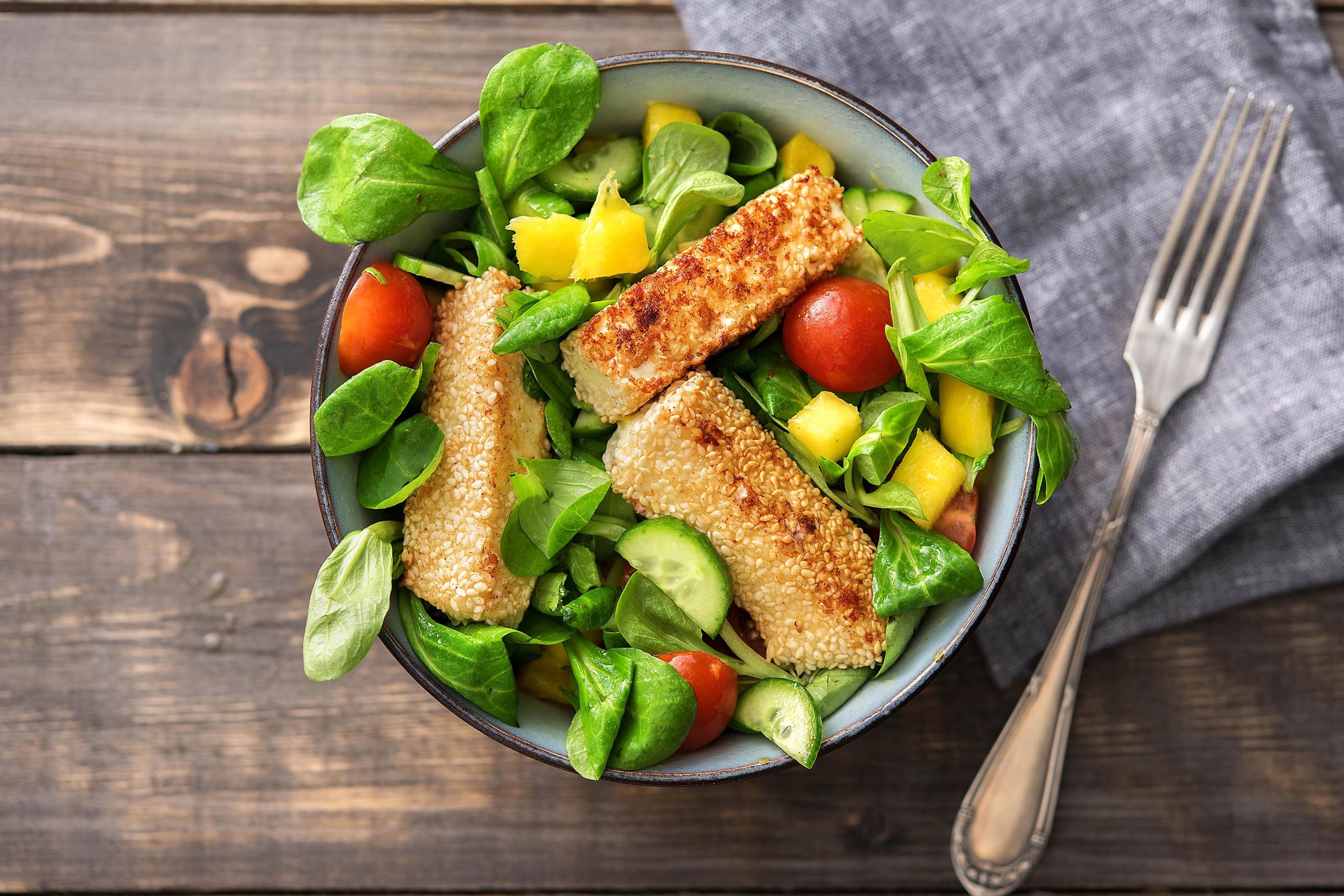 Gebratener Pecoretta in Sesamkruste