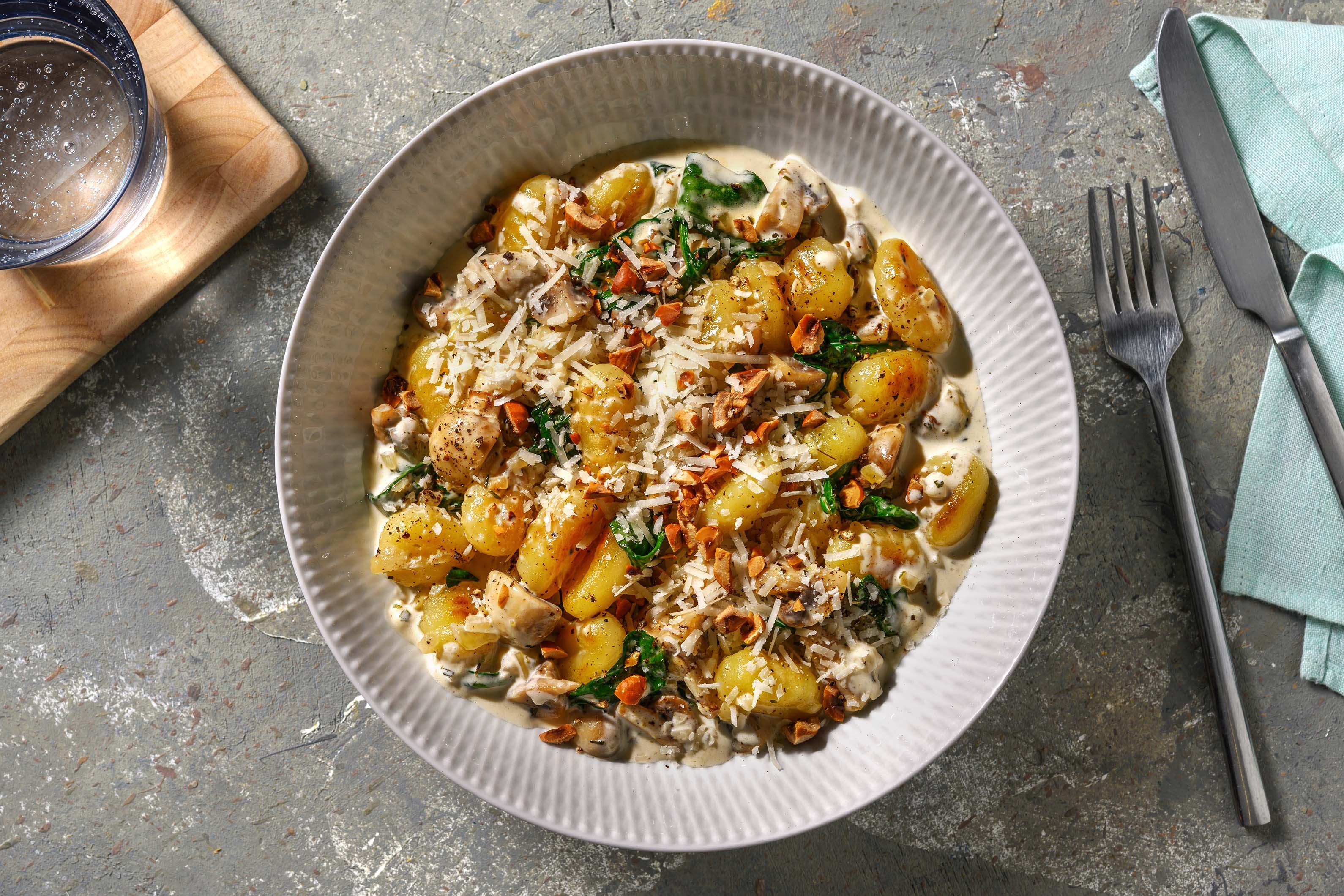 Gebakken gnocchi met champignons in spinazieroom