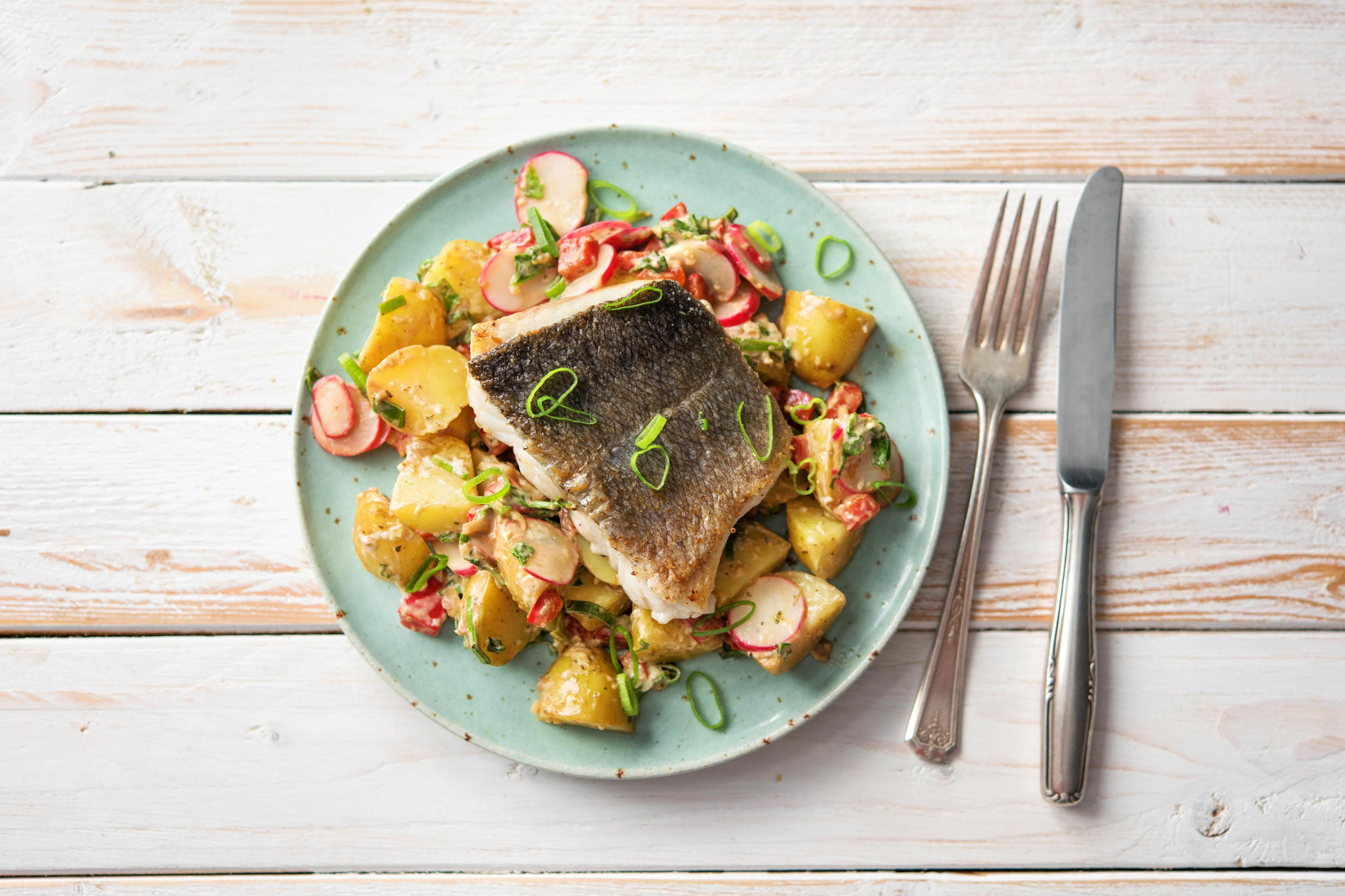 Gebakken heekfilet met aardappelsalade