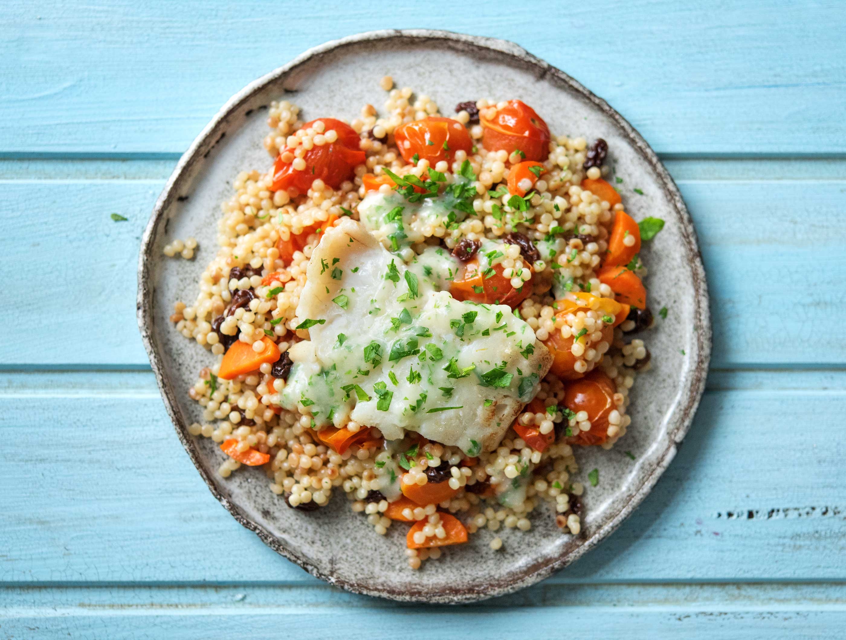 Gebakken kabeljauwfilet met zoete parelcouscous