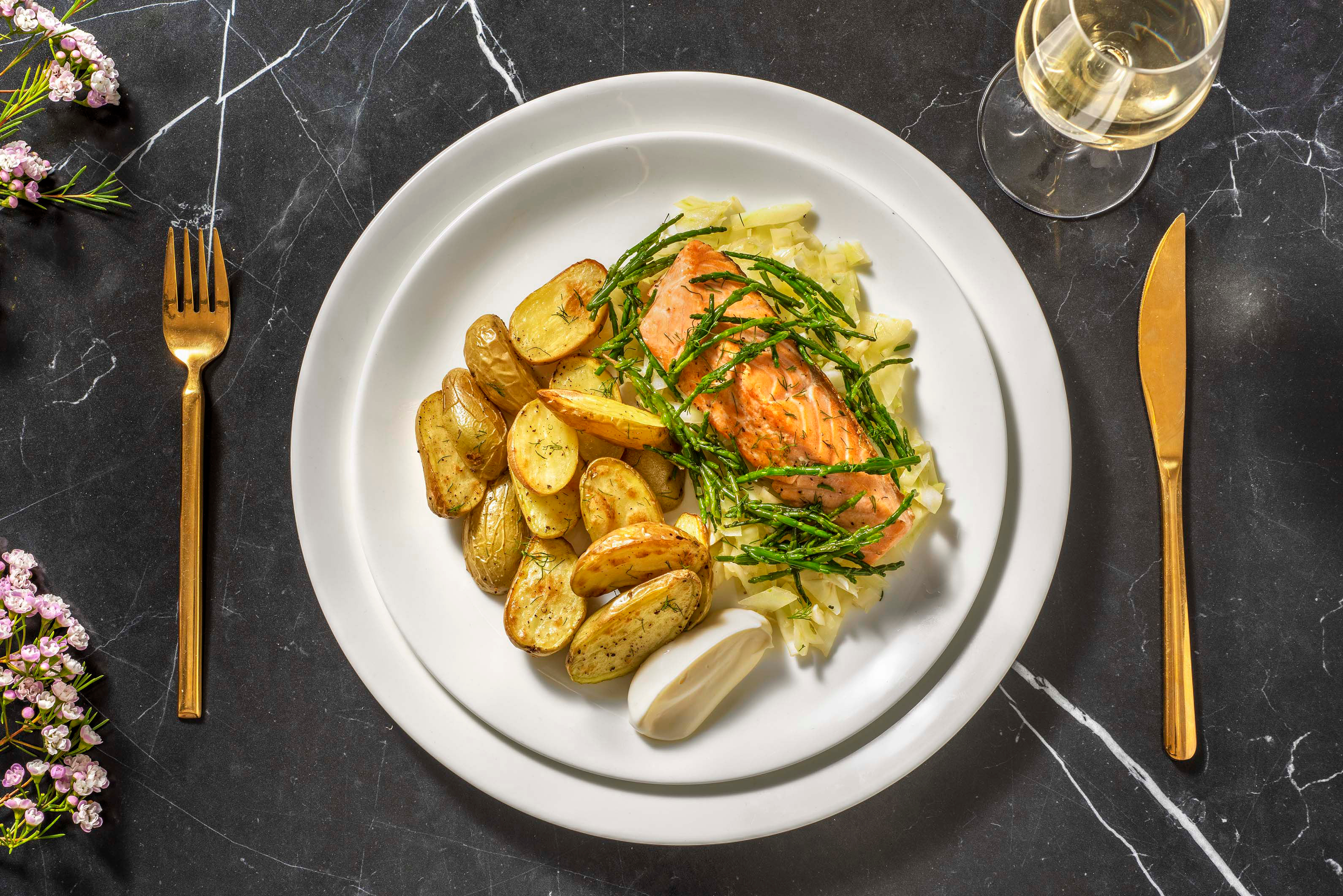 Filet de saumon poêlé garni de salicornes