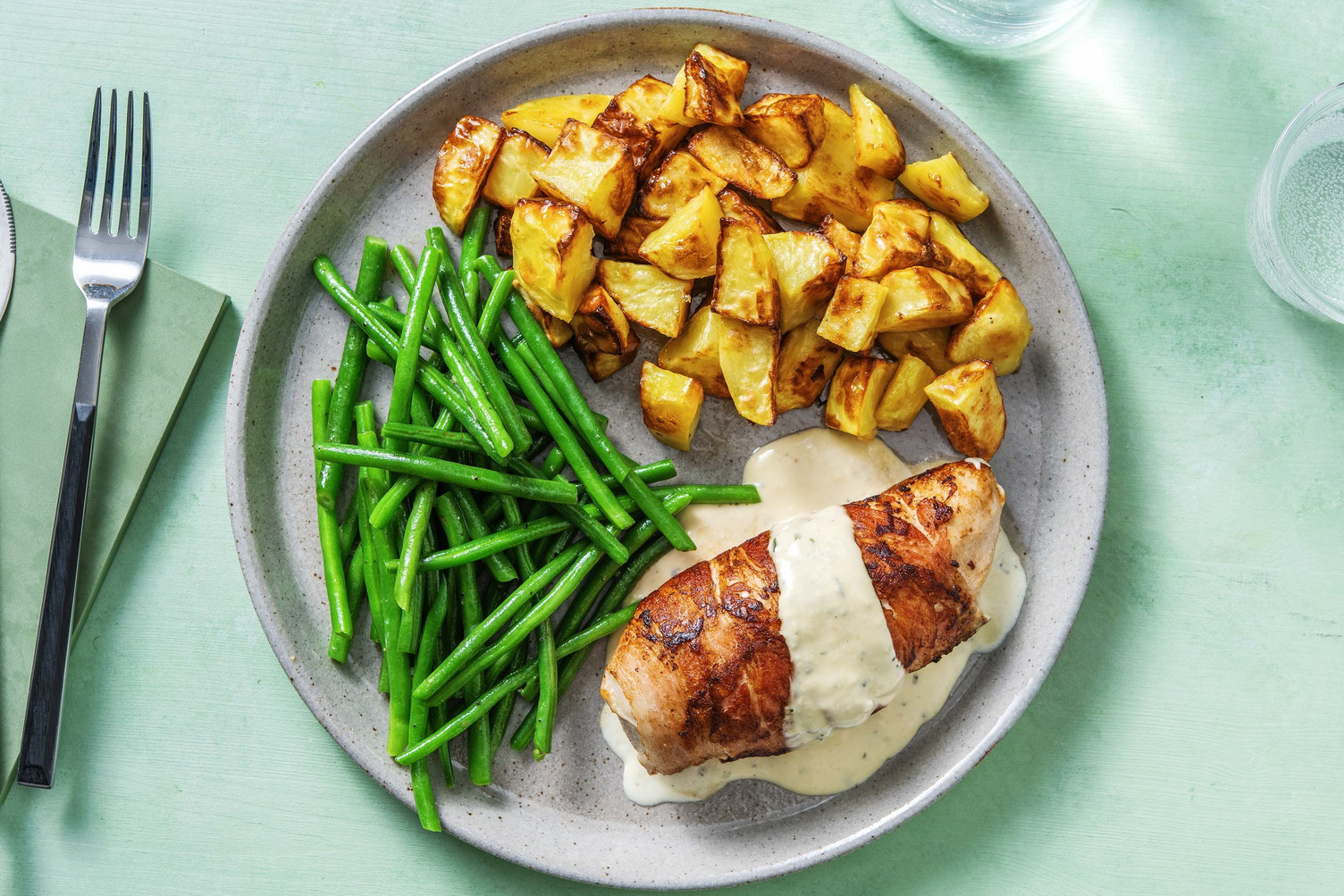 Gefüllte Pouletbrust im Speckmantel