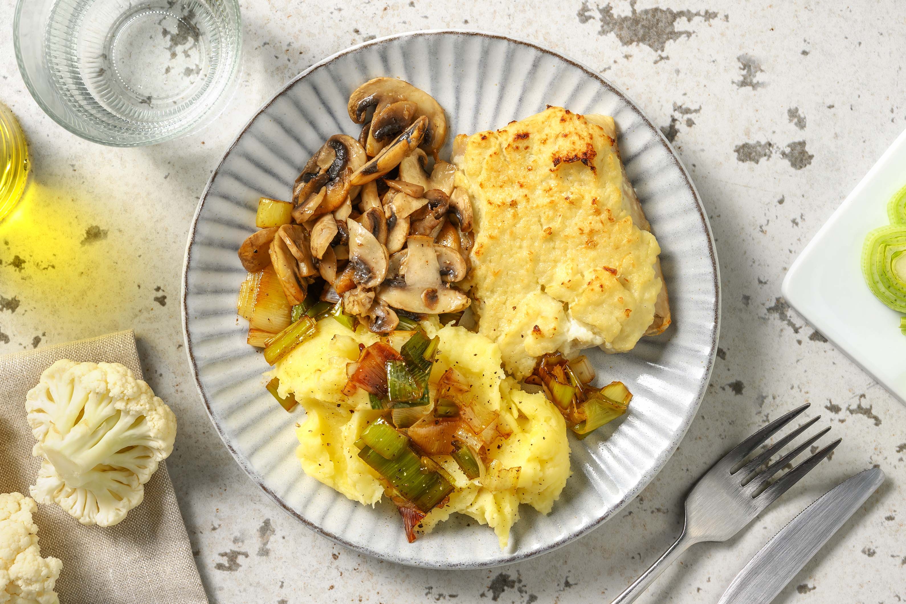 Gegratineerde koolvis in bloemkoolsaus
