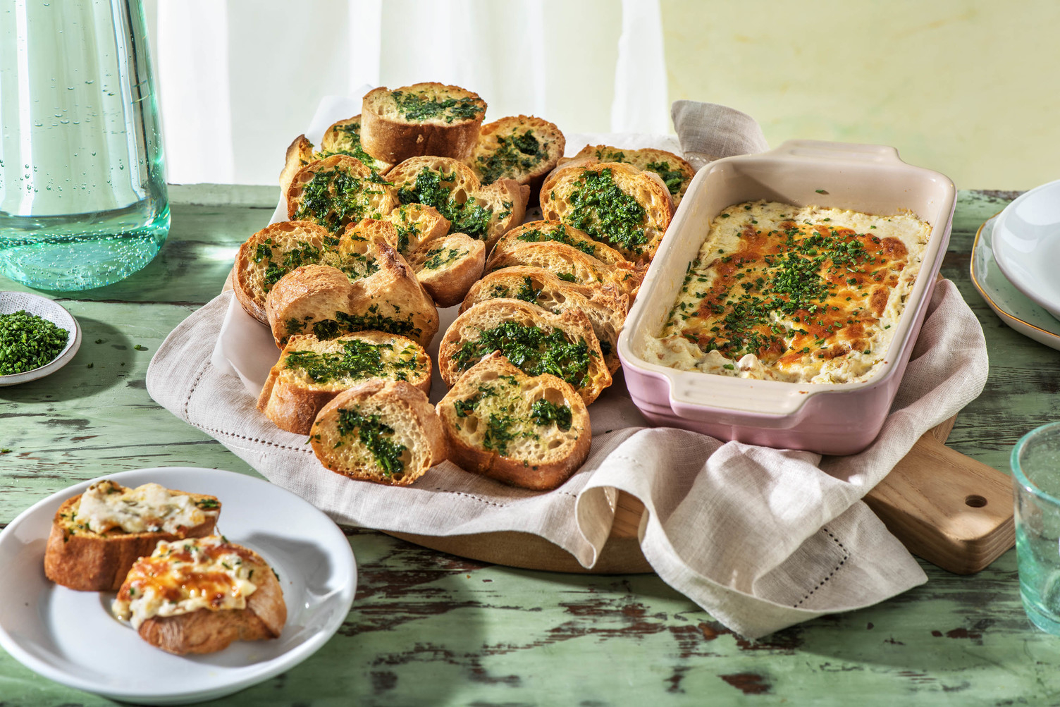 Gegrillter Käse-Zwiebel-Dip mit Röstzwiebeln