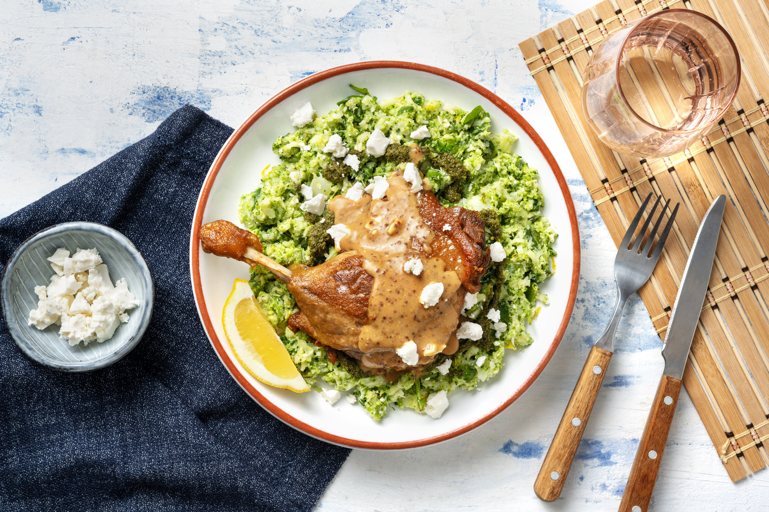 Gekonfijte eendenbout op broccolipuree