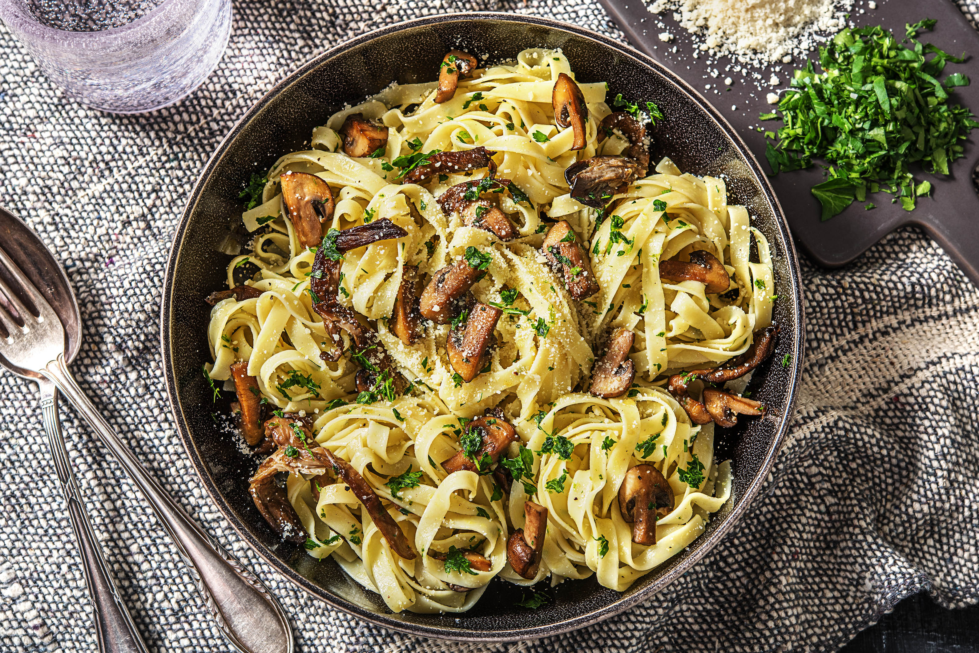 Schnelle Fettuccine mit Trüffelöl