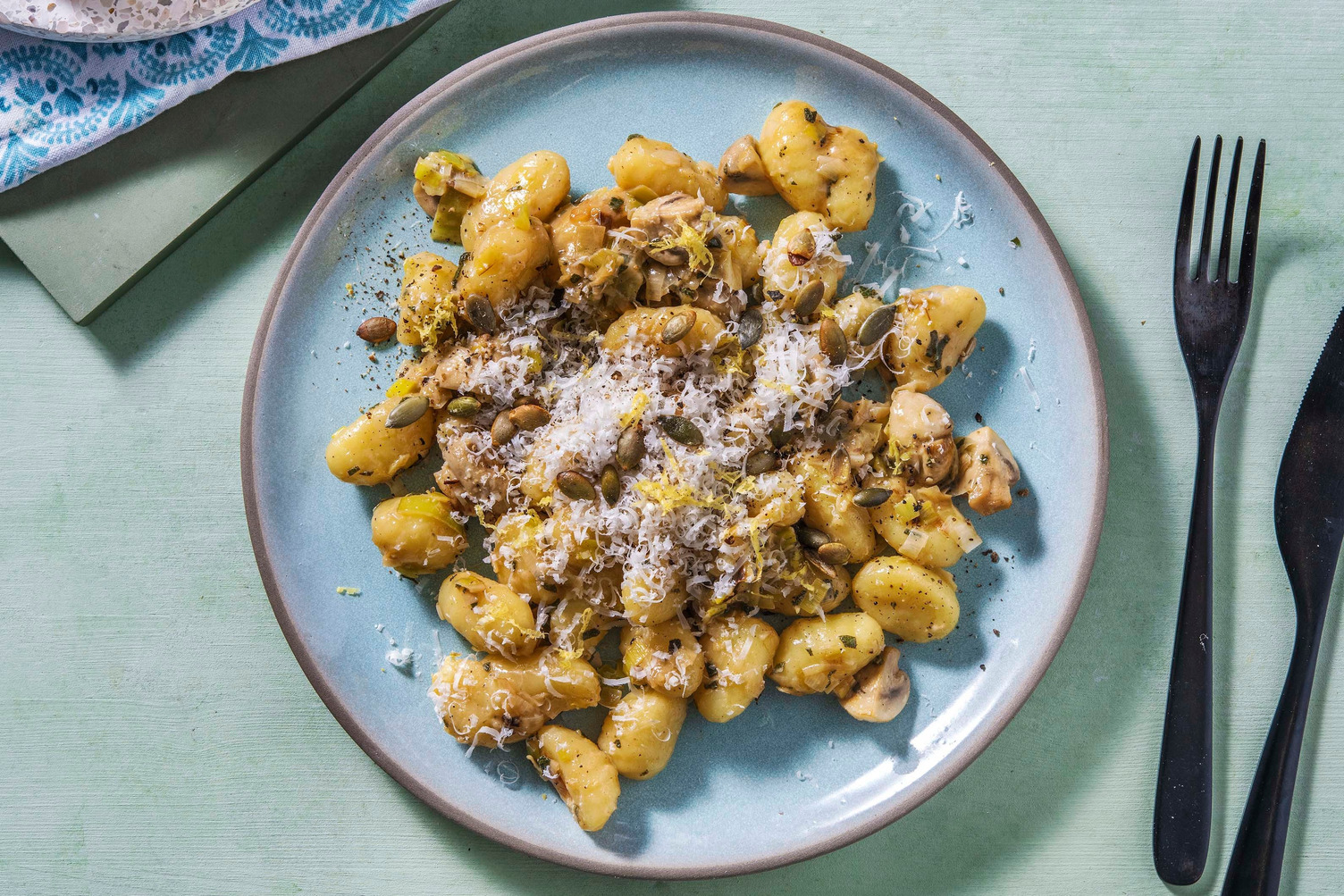 Gebakken gnocchi met salieboter en champignons