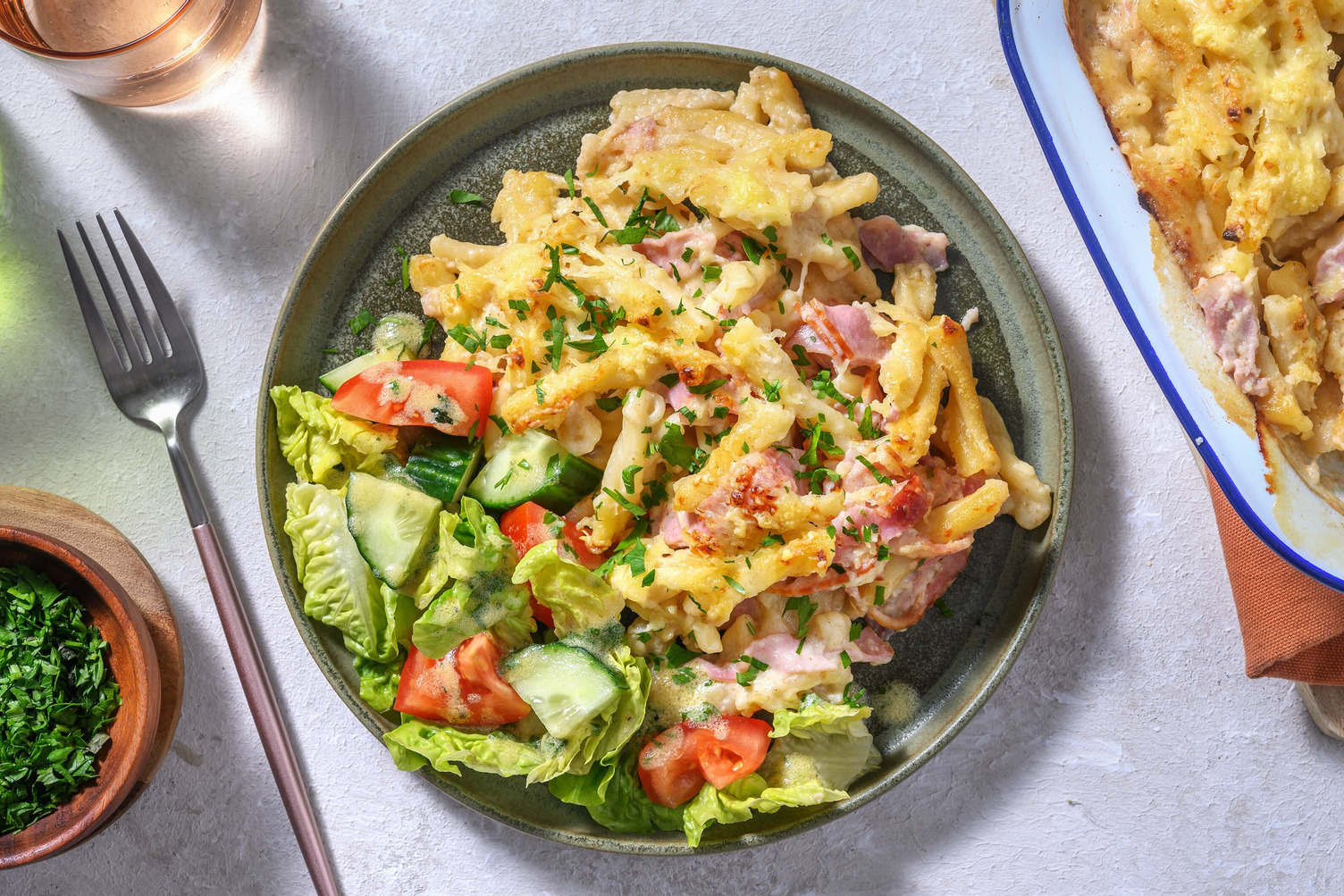 Macaroni met ham en kaassaus