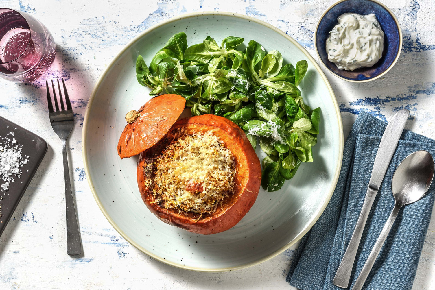 Gratinierter Ofenkürbis mit Harissa-Quinoa