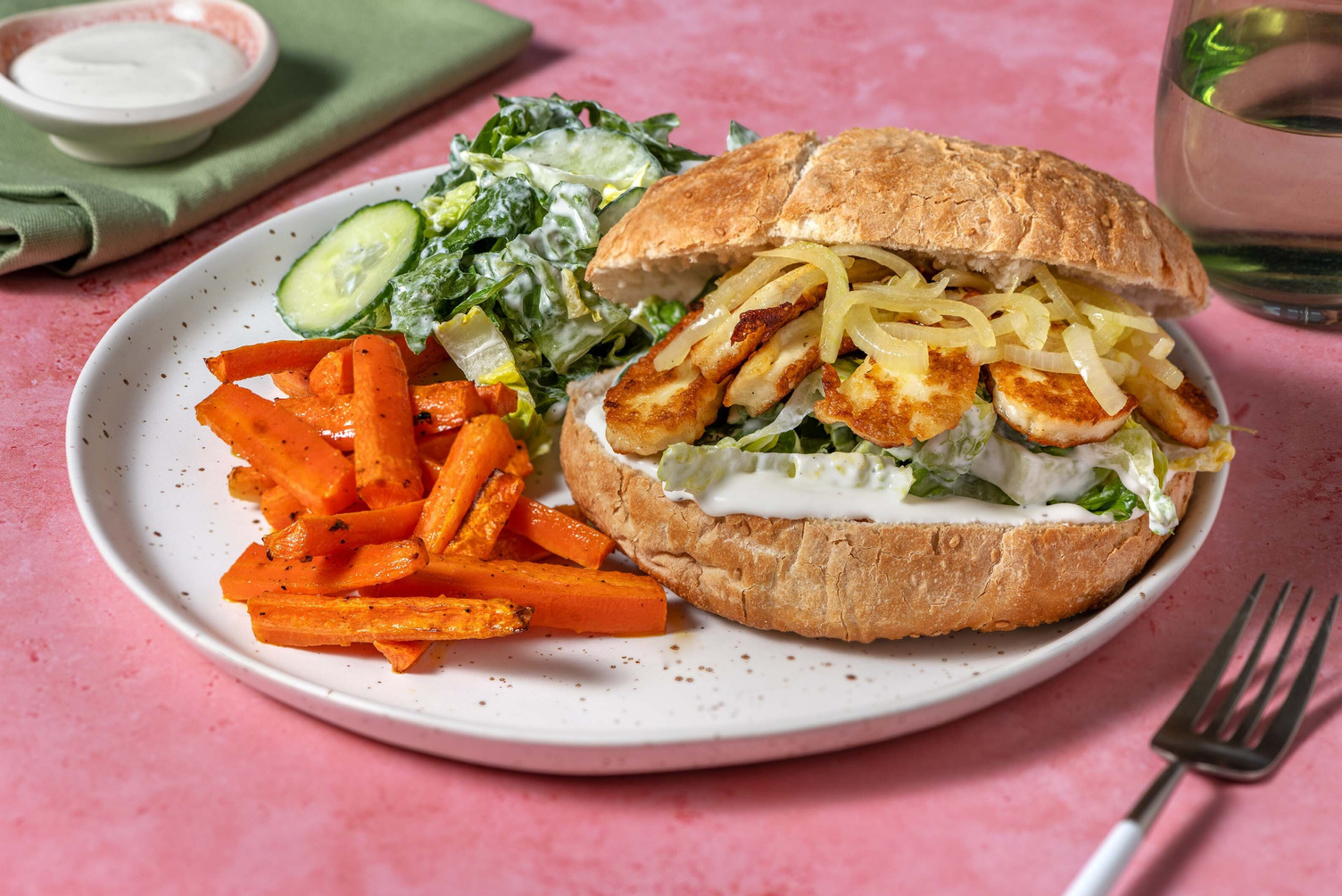 Grillkäse-Döner mit glasierten Zwiebel & Rüebli