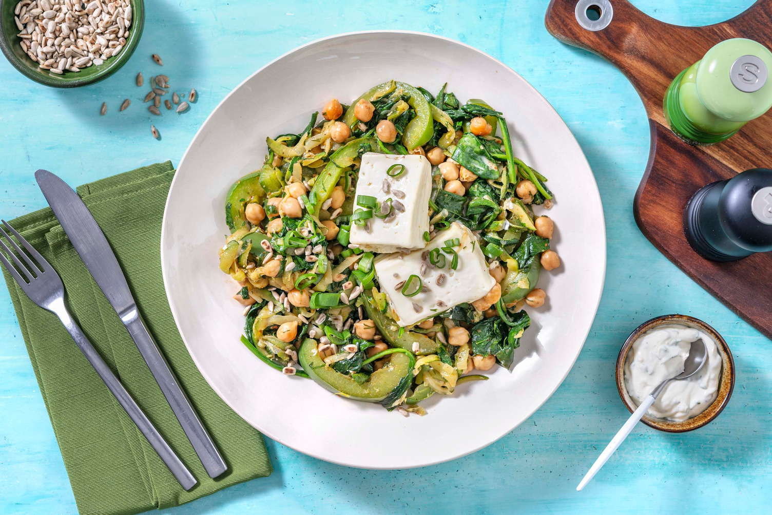 Grünes Shakshuka mit Hirtenkäse & Kressedip