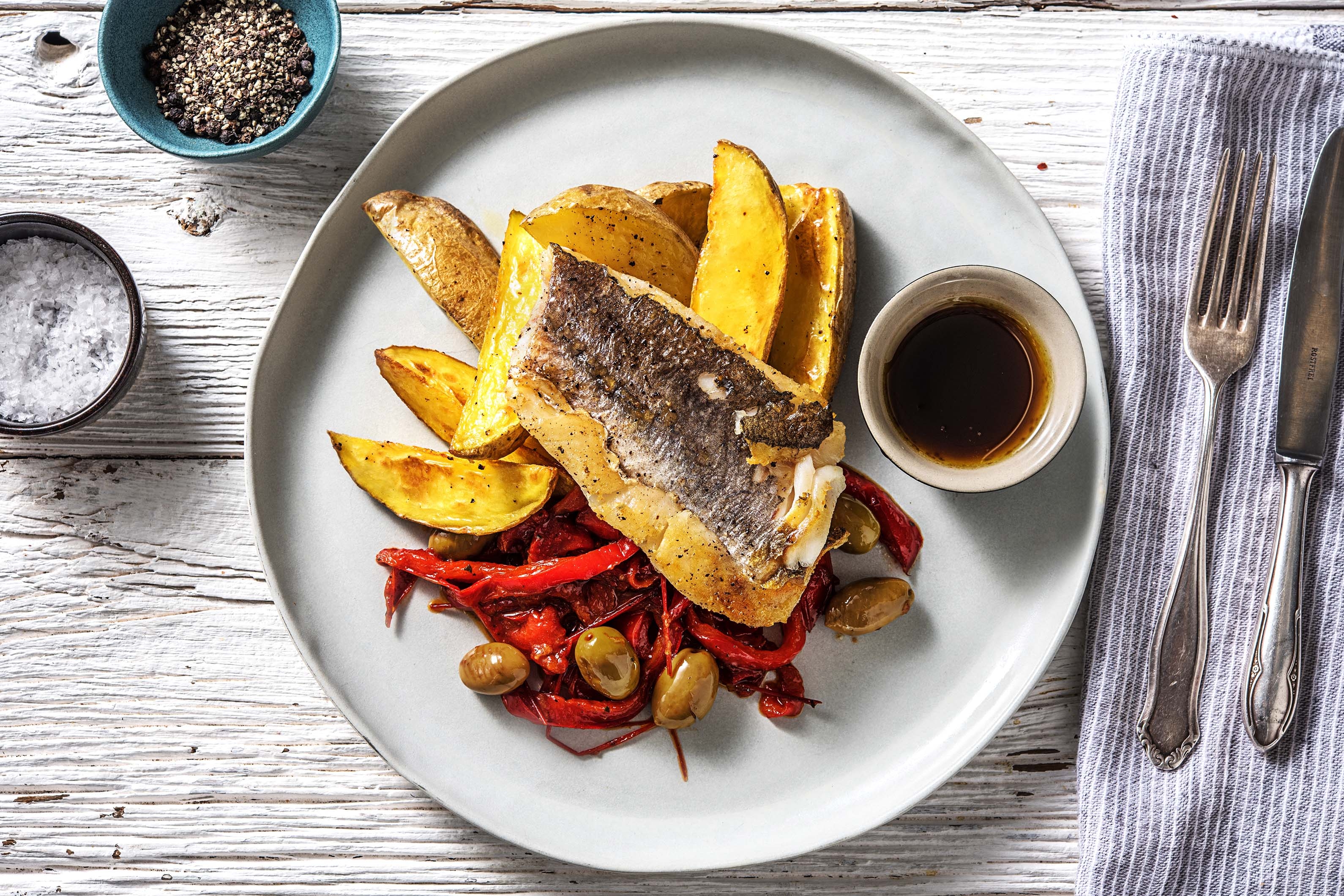 Heekfilet met zoetzure paprikastoof