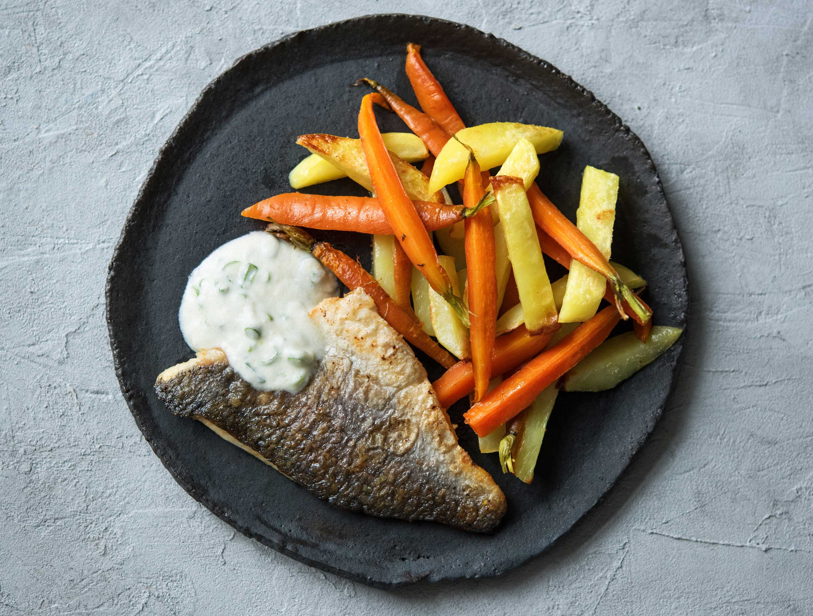 Heerlijke doradefilet met frisse bosui-yoghurtsaus