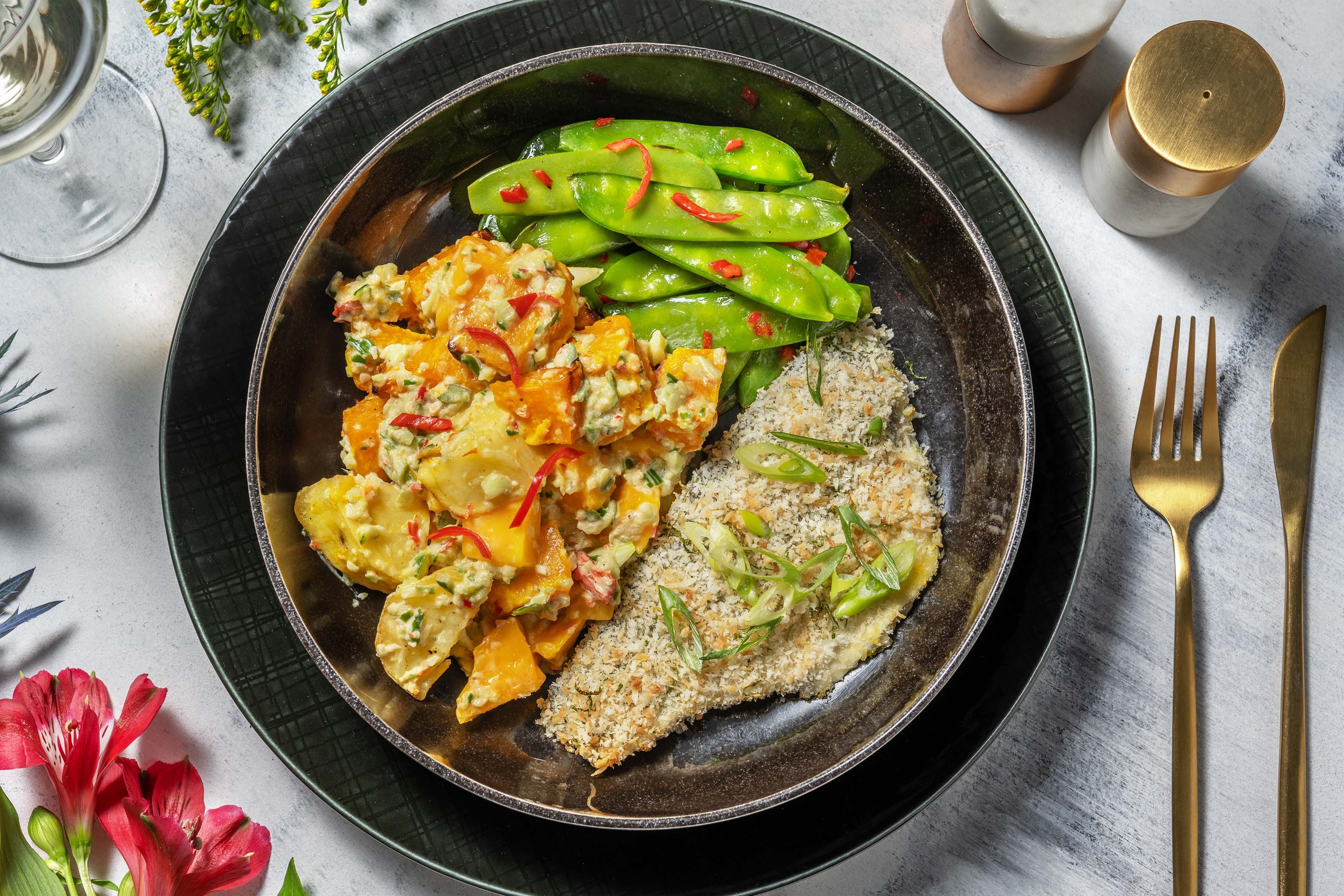 Heilbutt im Kokosmantel mit Mango-Kürbis-Salat