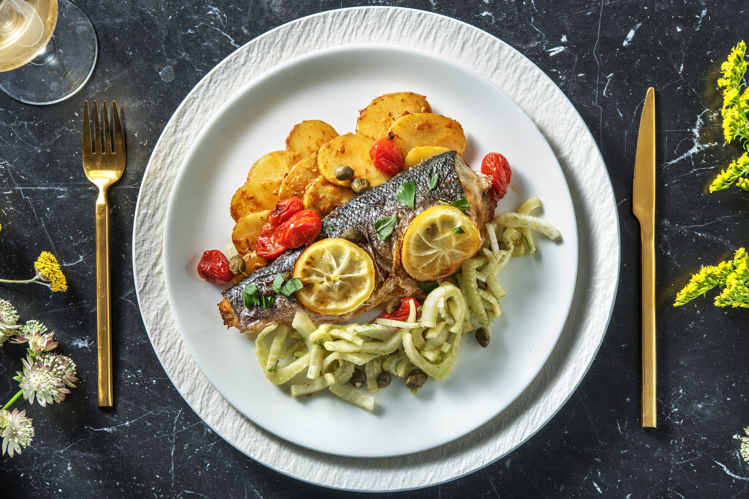 Bar entier et salade de fenouil