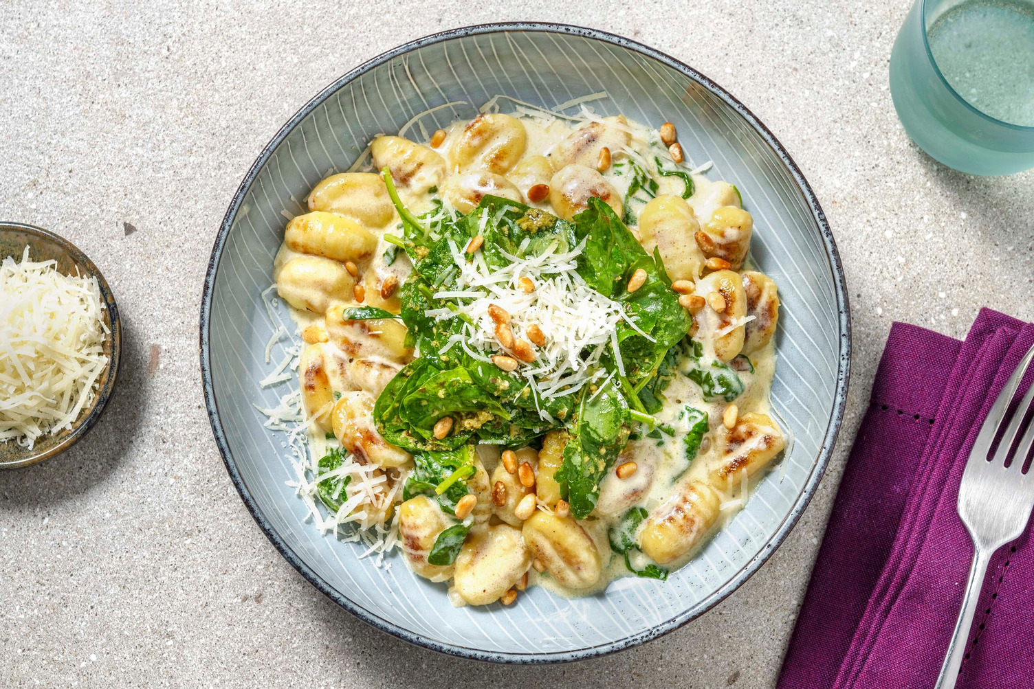 Herzhafte Gnocchi-Pfanne mit Pinienkernen