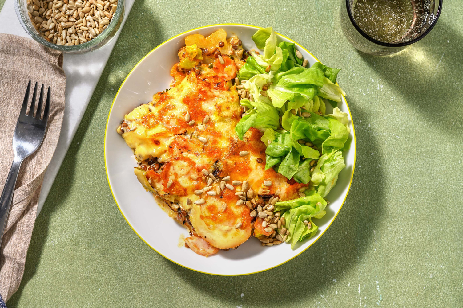 Herzhafter Linsenauflauf mit Käsehaube