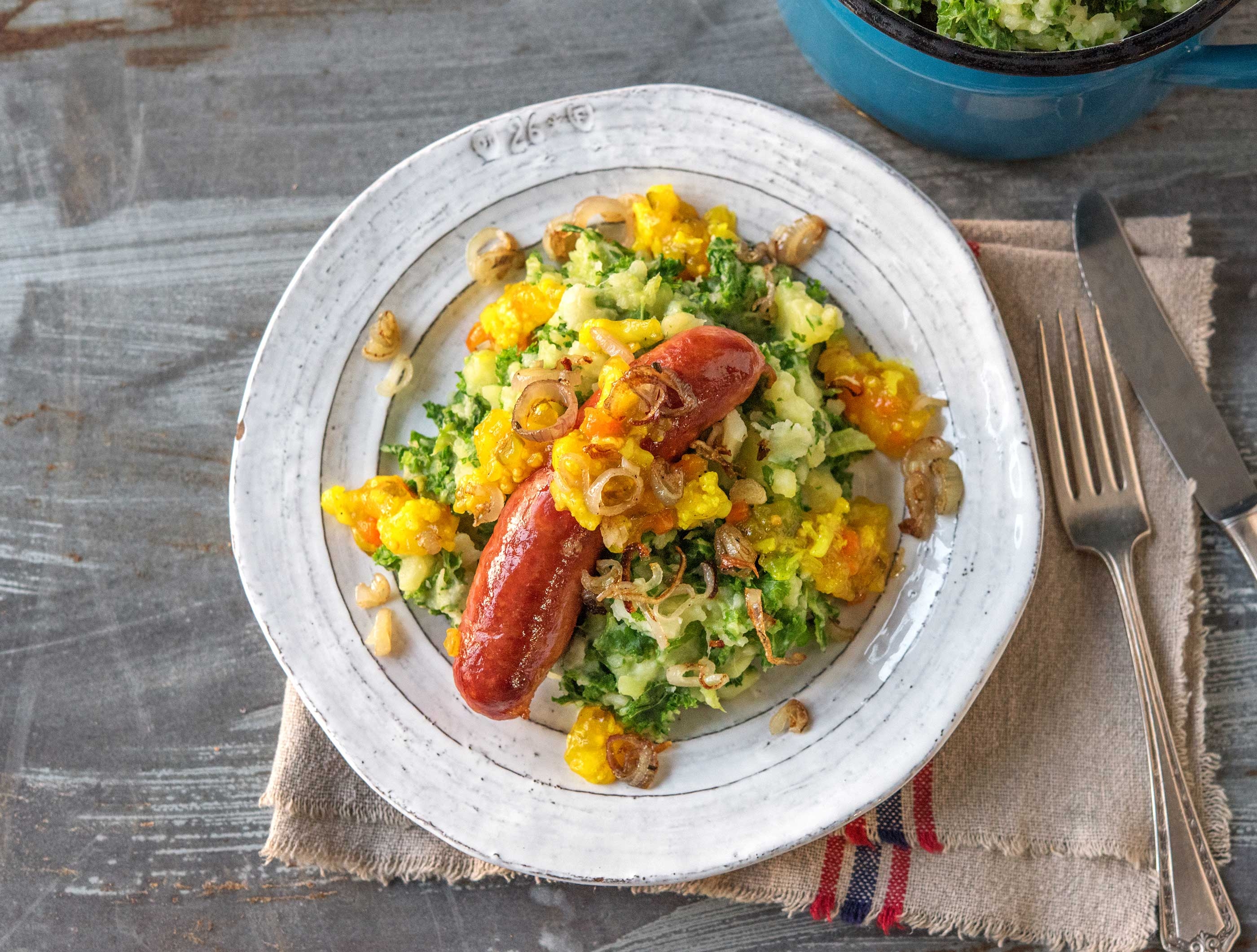 Hollandse boerenkool-peterseliewortelstamppot met worst