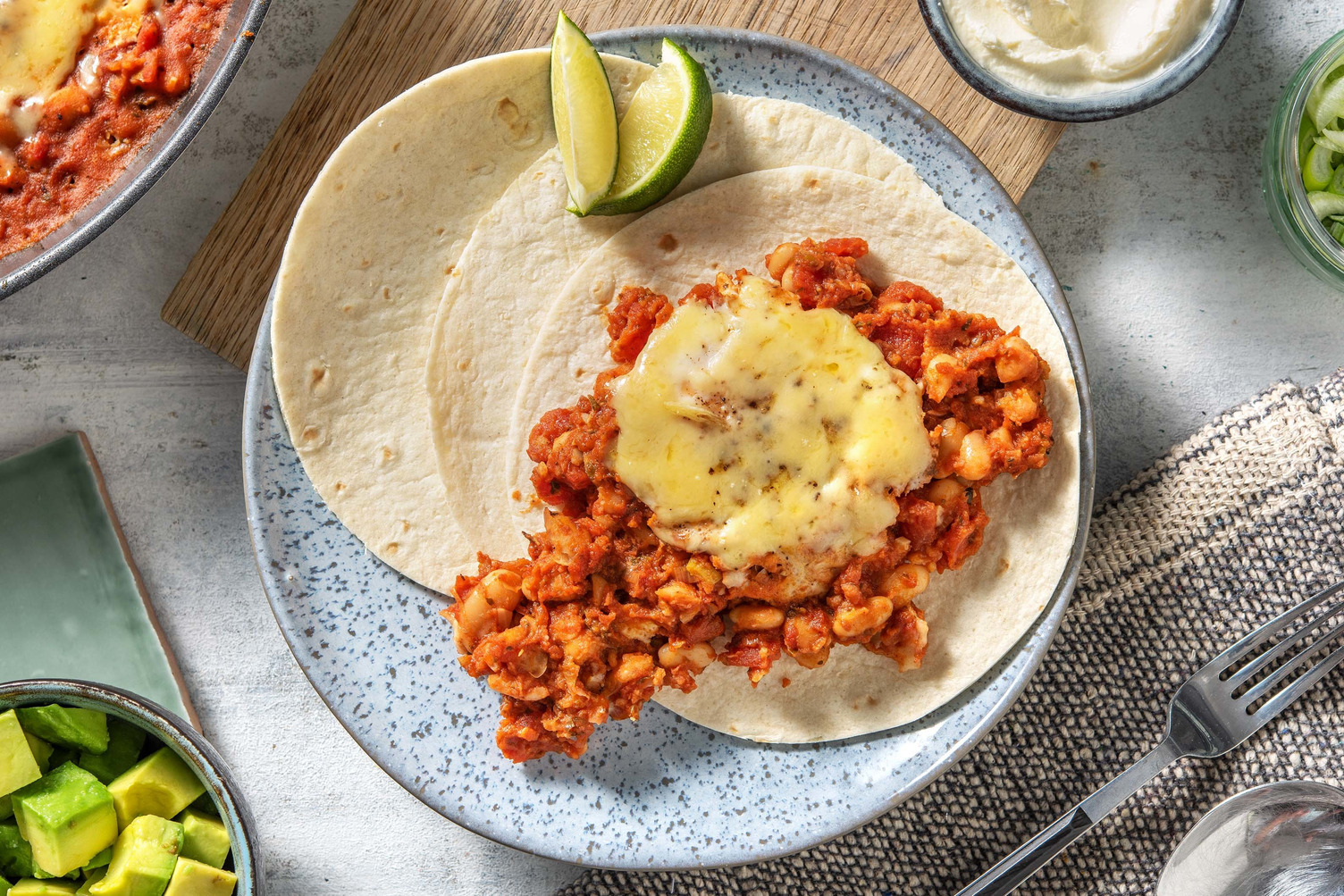 Huevos rancheros met cannellinibonen en avocado