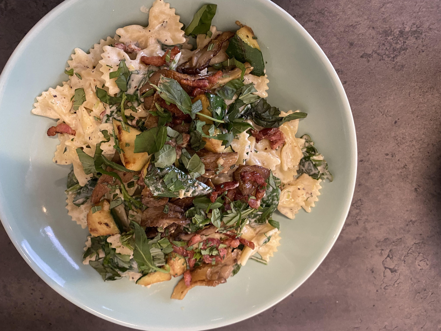 Ostronskivling- och bacon farfalle