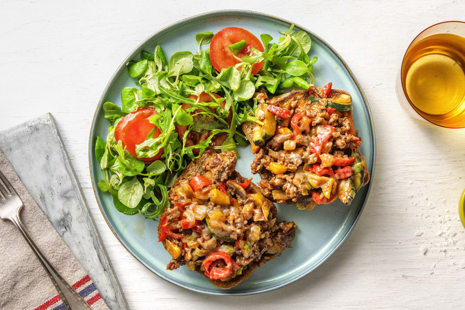 Broodje gehakt met Italiaanse groente