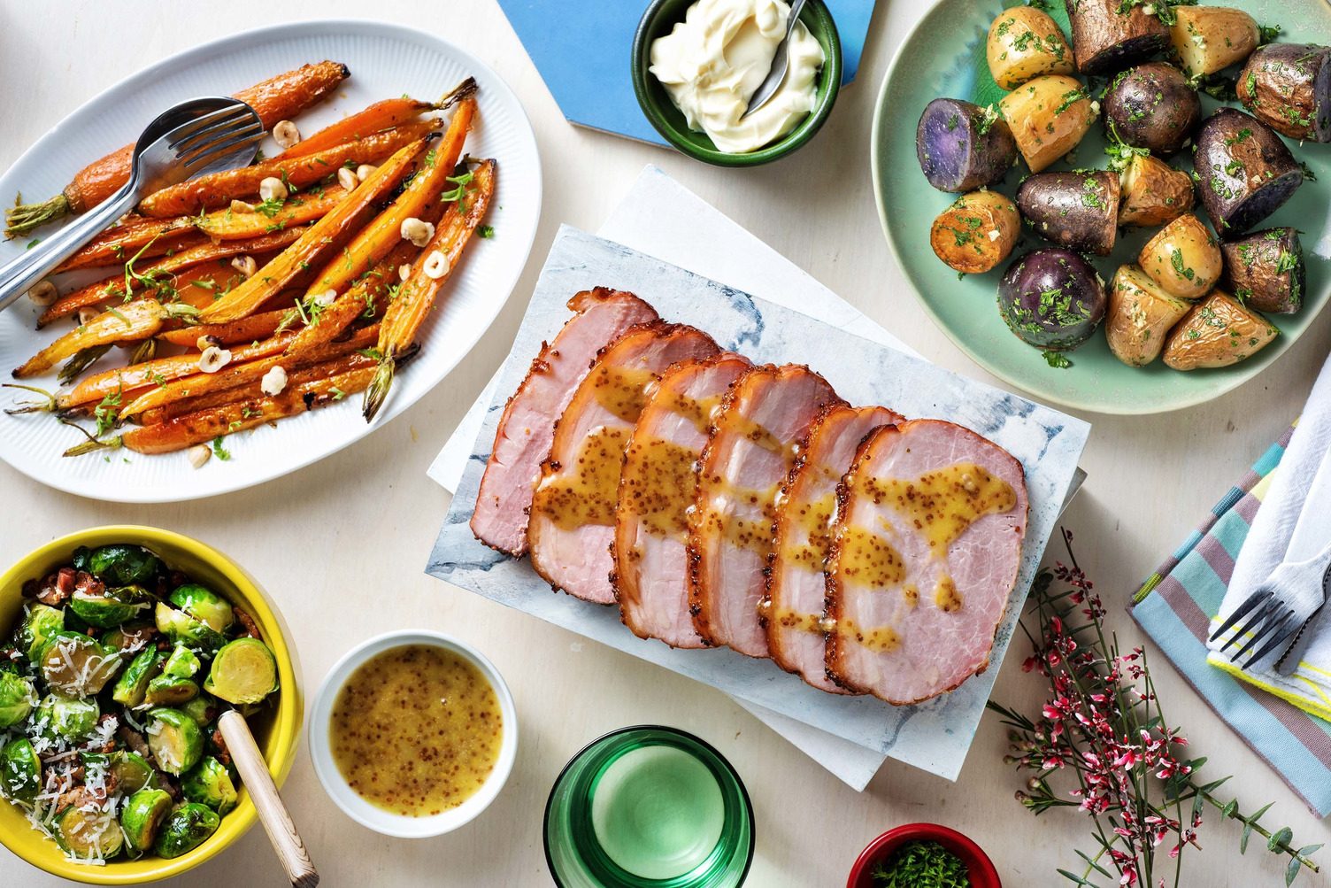 Jambon à l’os mariné au miel et à la moutarde