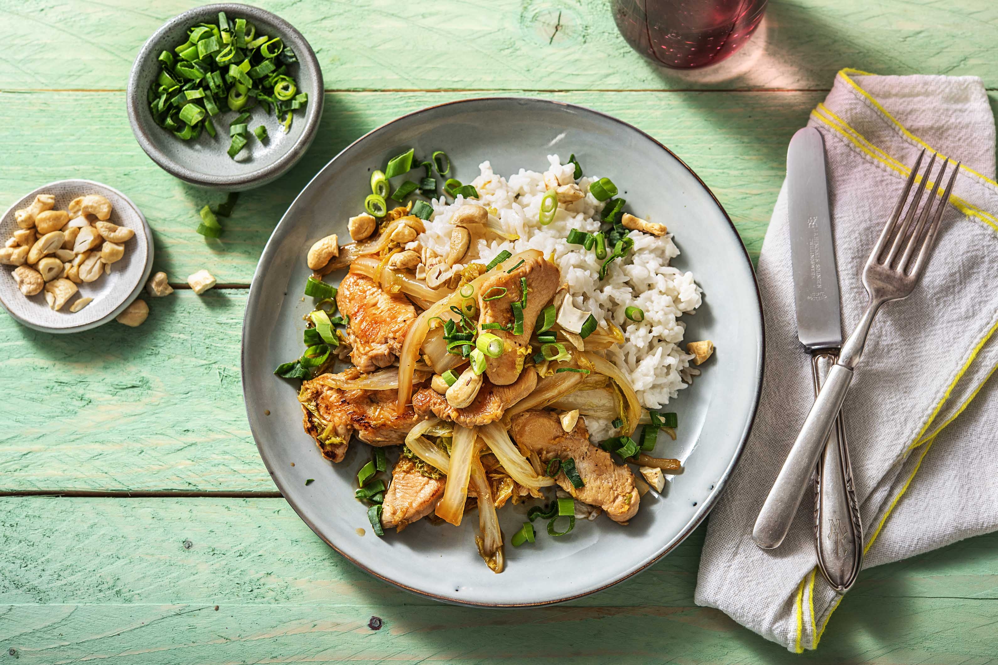 Japanische Truten-Chinakohl-Bratpfanne