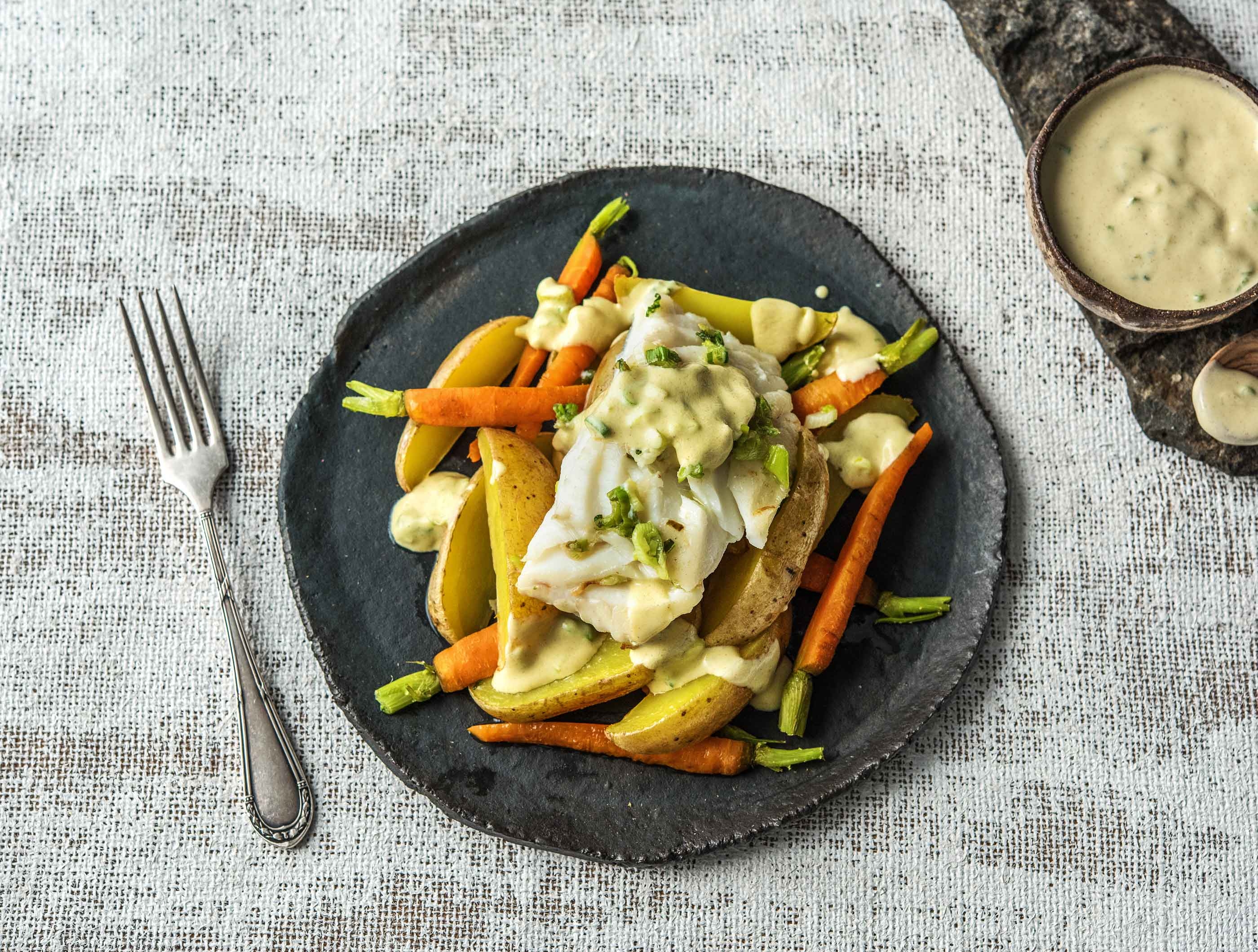 Kabeljauw met bosui-yoghurtsaus en bospeen