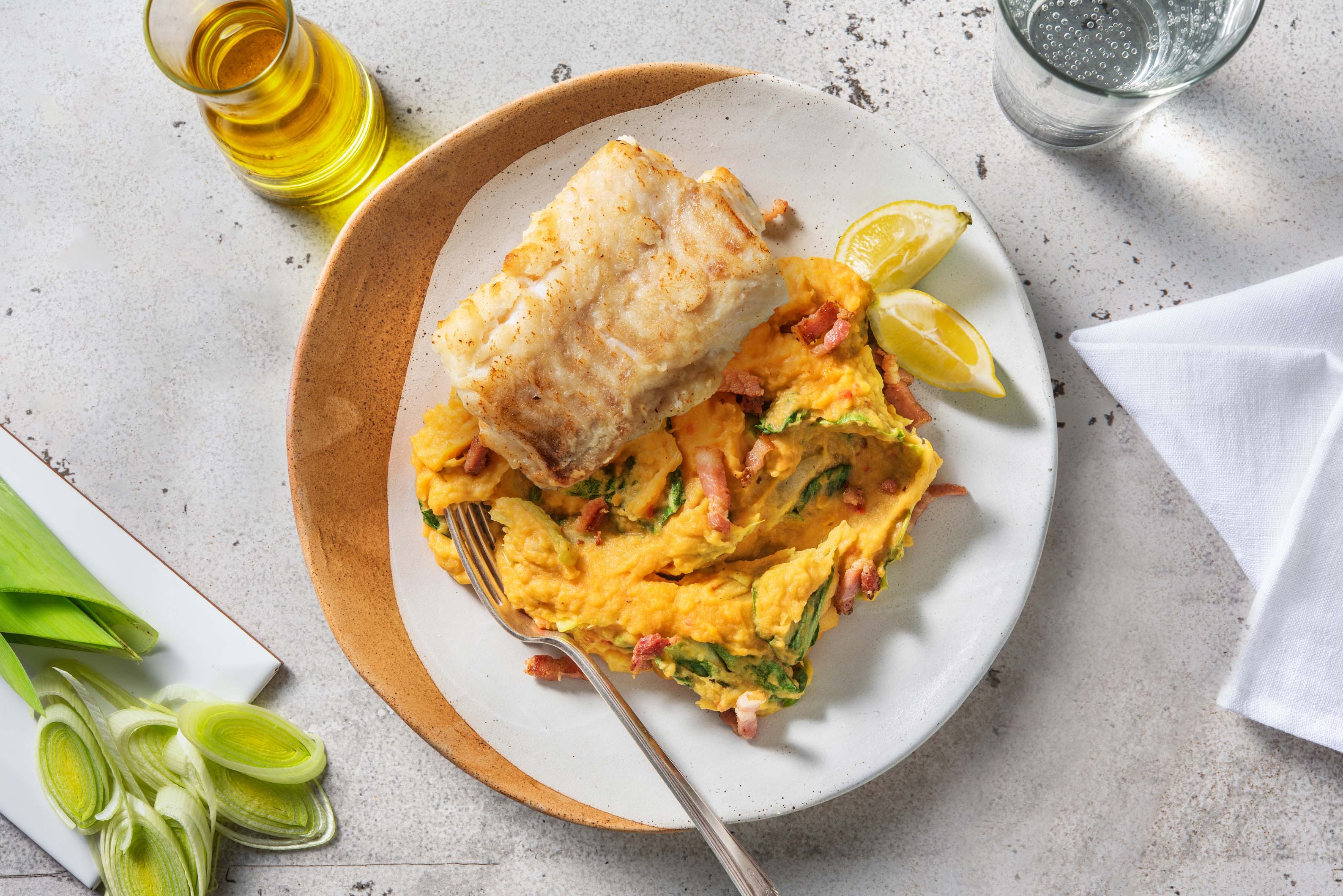 Kabeljauw met zoete-aardappelpuree en spekjes