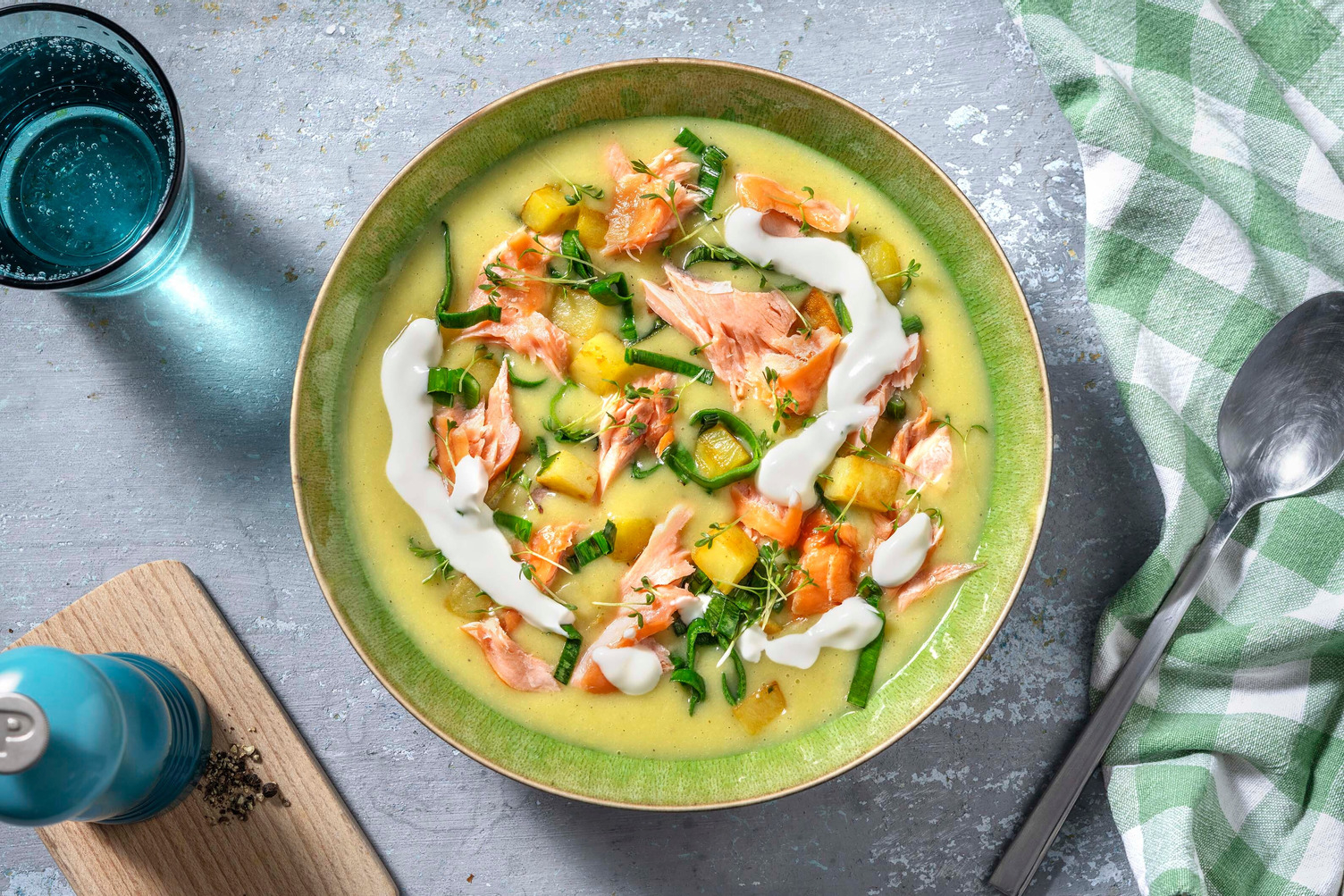 Kartoffel-Lauch-Suppe mit Pulled Lachs