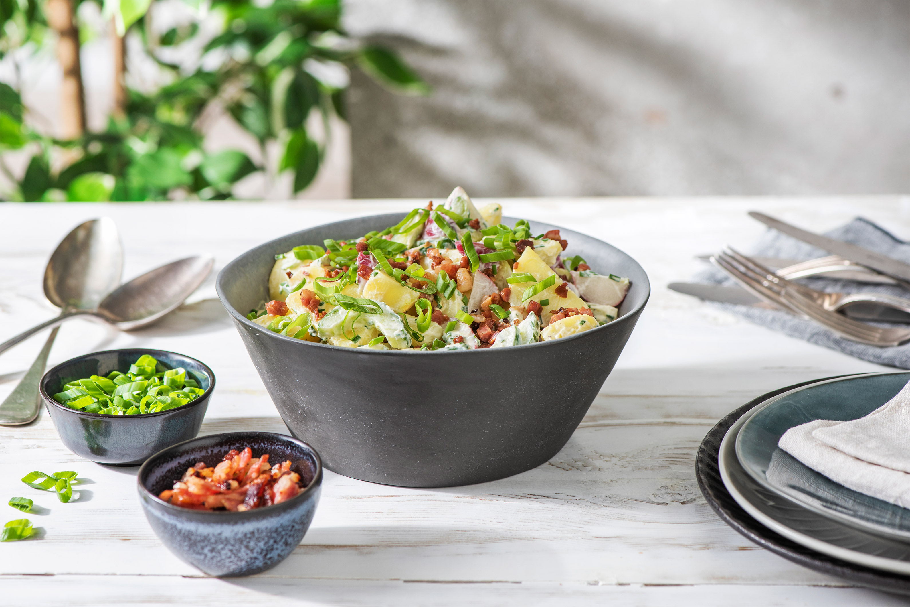 Kartoffelsalat mit Bacon und Radieschen