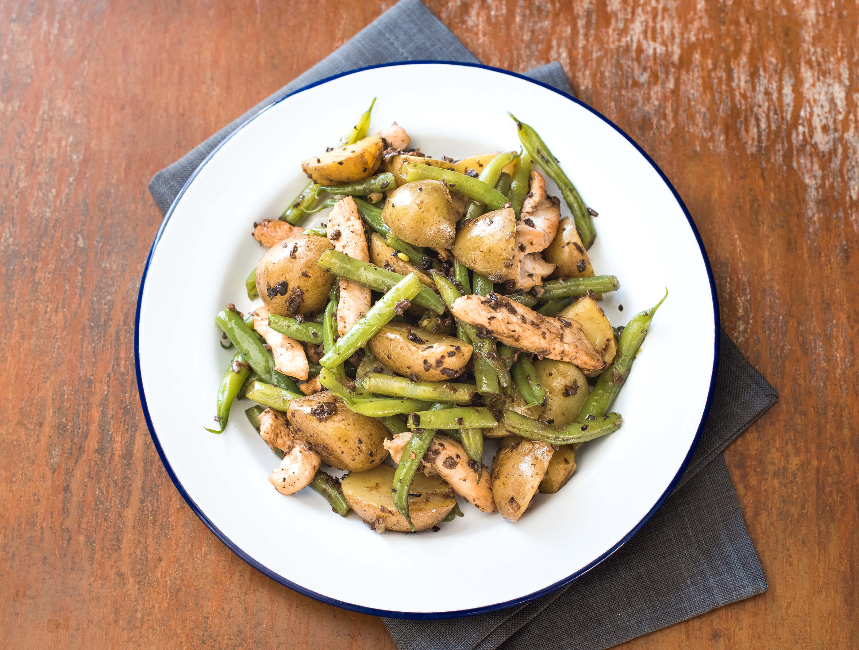 Kipfiletreepjes met krieltjes, sperziebonen en bospaddenstoelenpesto