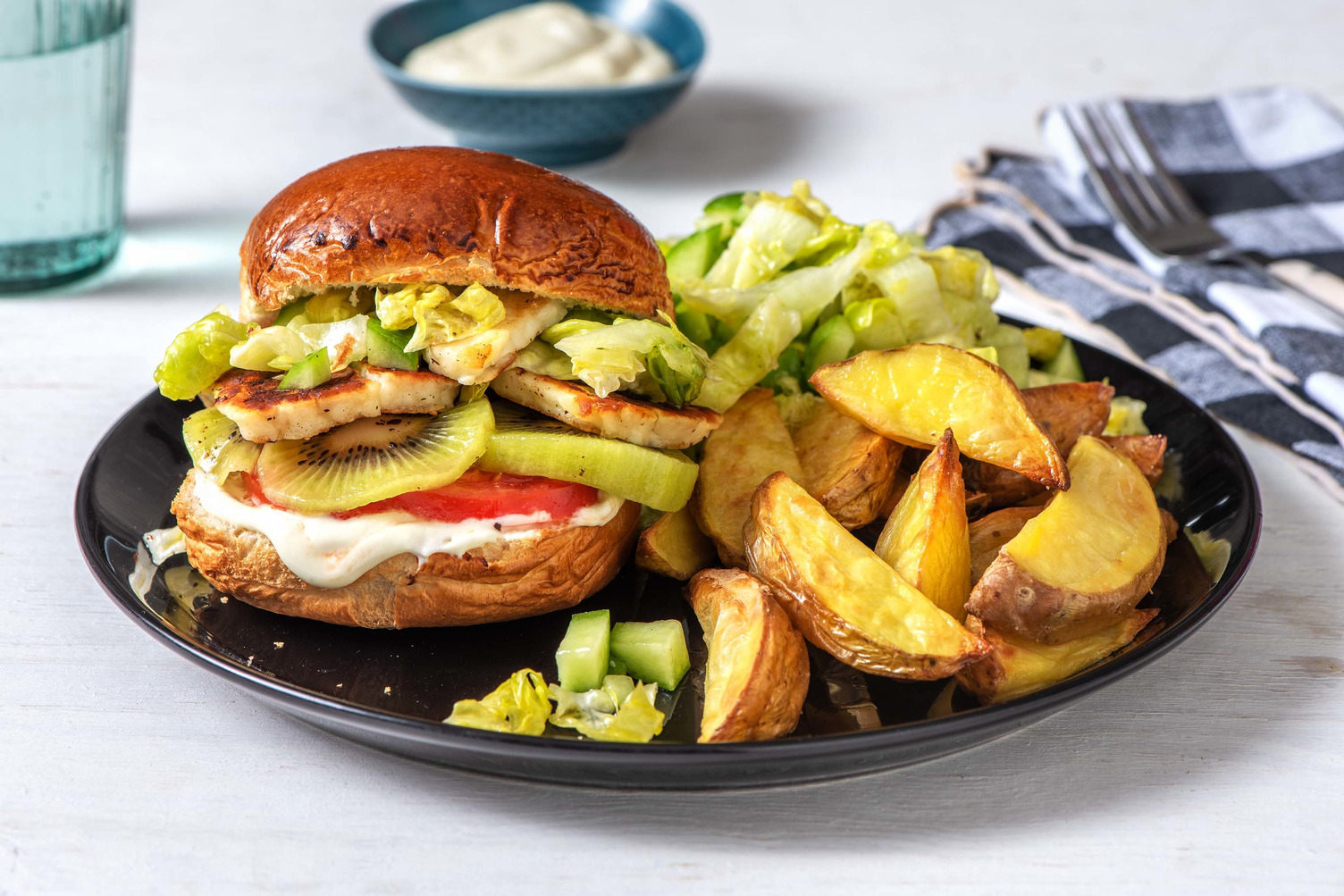 Kiwi-Halloumi-Burger mit Joghurt-Aioli