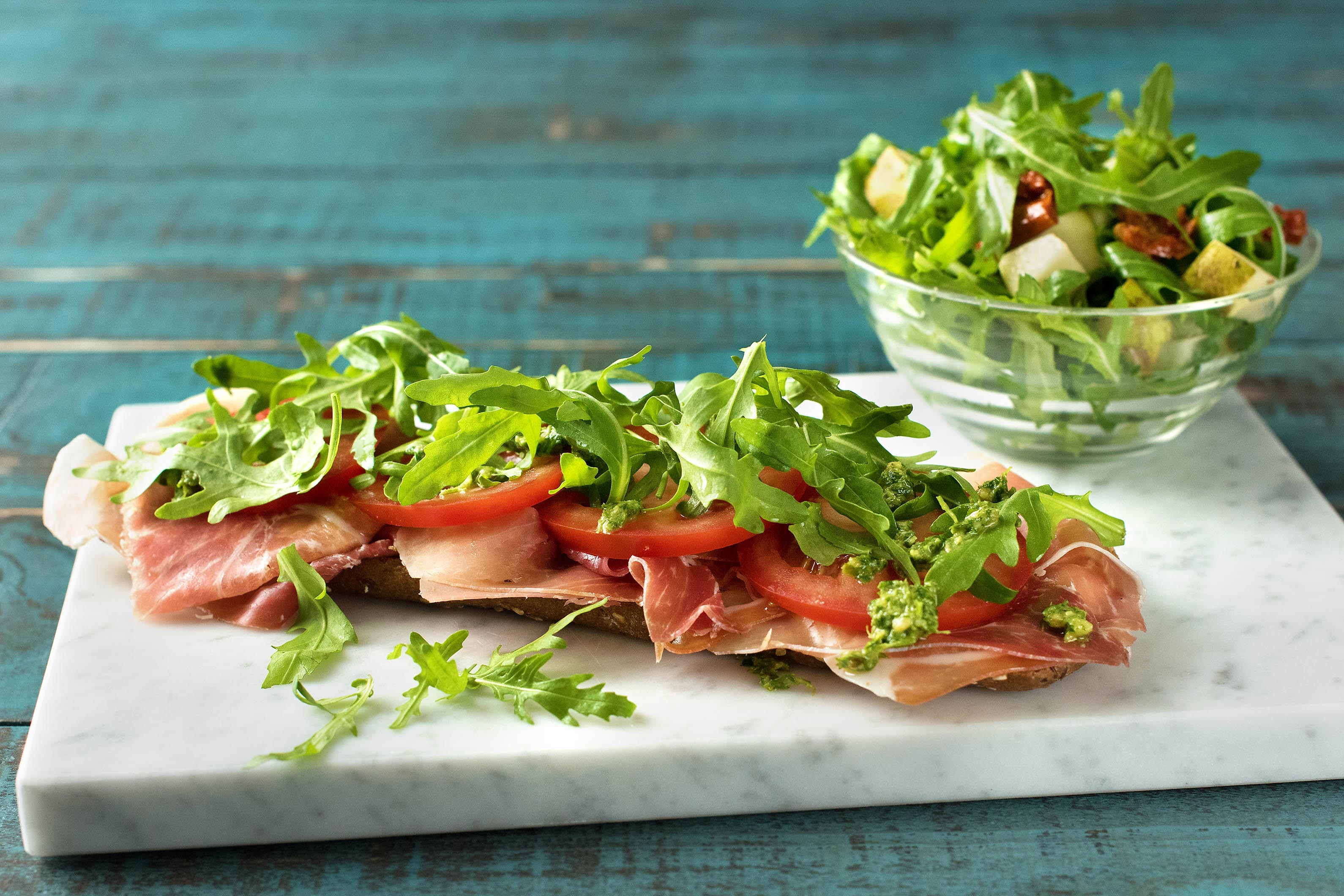 Knuspriges Serrano-Sandwich