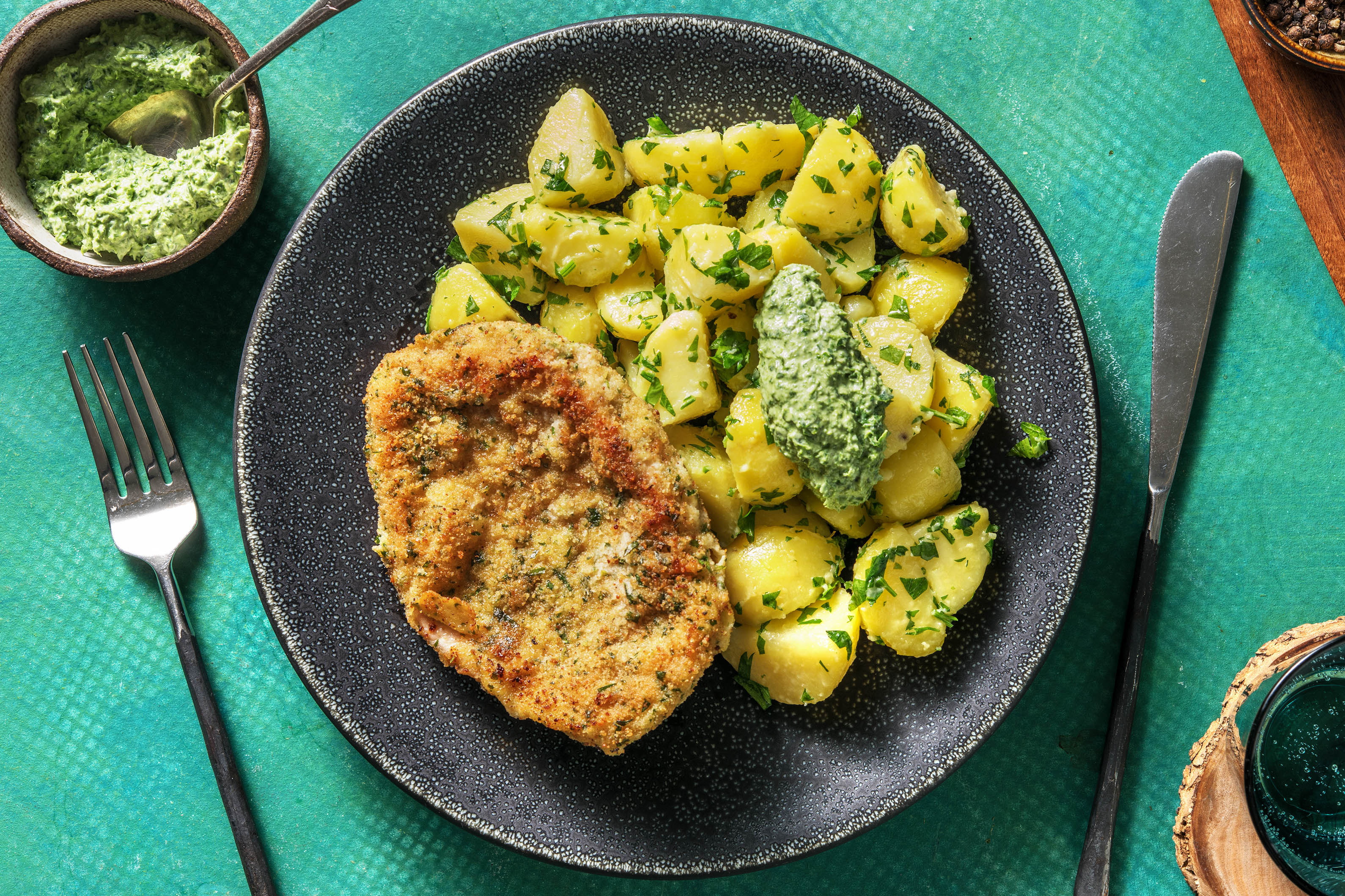 Kräuterschnitzel mit Grünkohldip