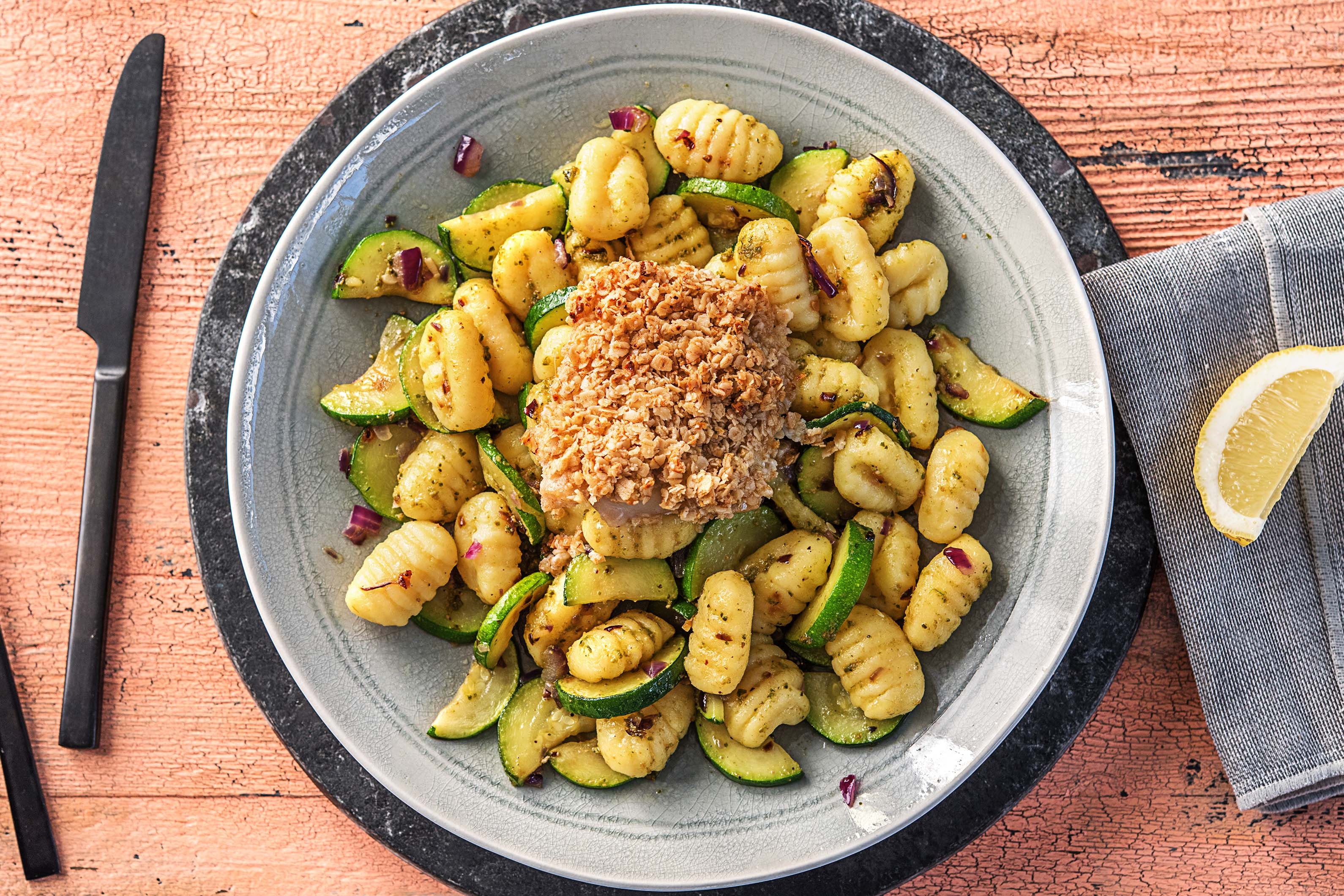 Poisson blanc croquant et gnocchis au pesto