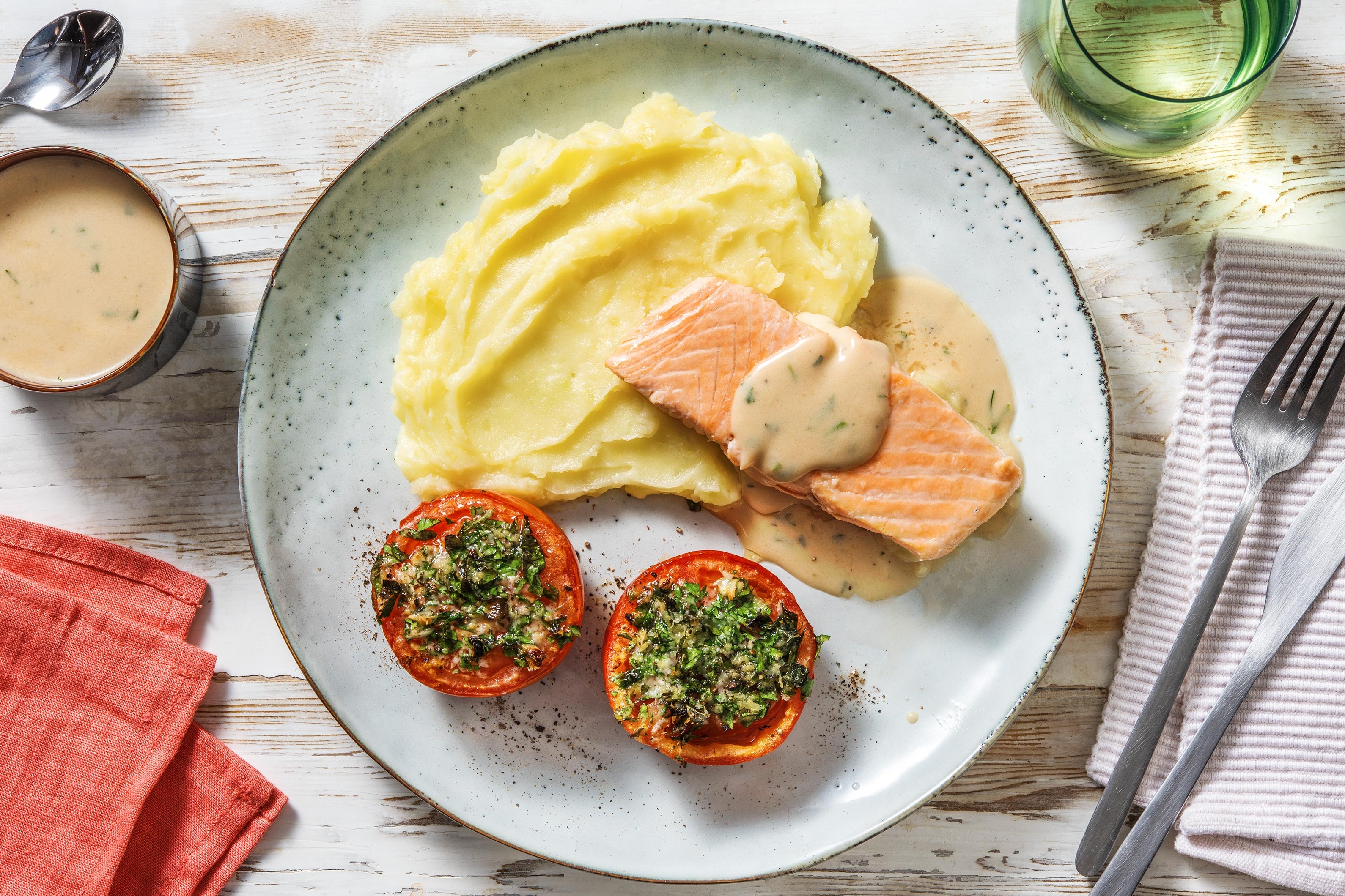 Lachs mit Estragonsoße und Kartoffelpüree