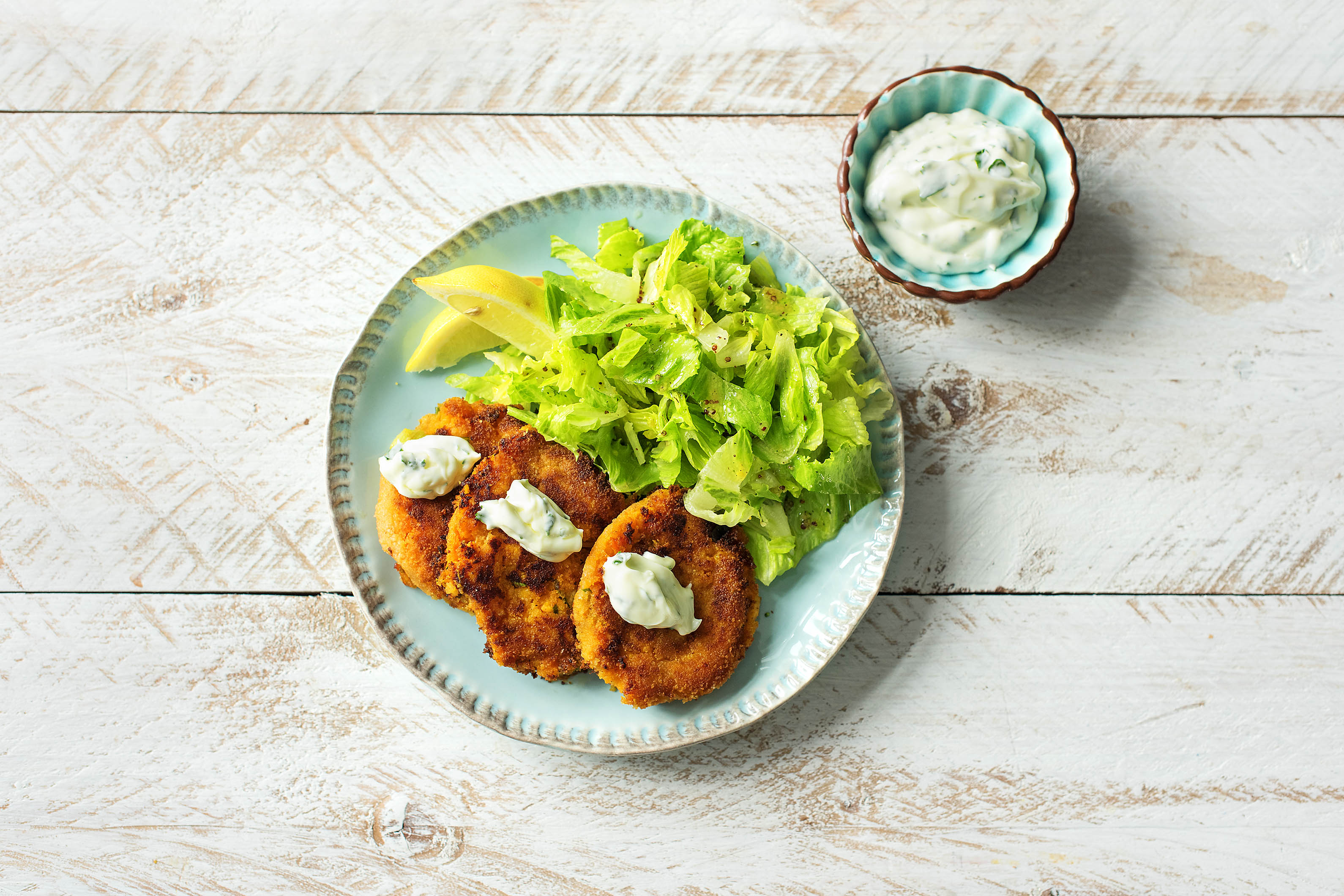 Lachs-Süßkartoffel-Taler mit Kräuterdip