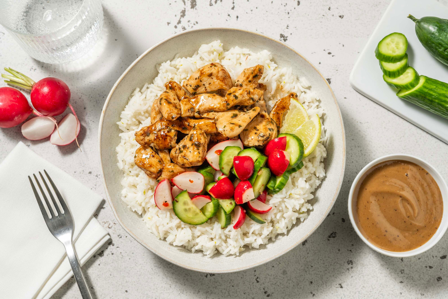 Spicy Garlic-Bowl mit Bio-Schweinefilet & Limettenreis