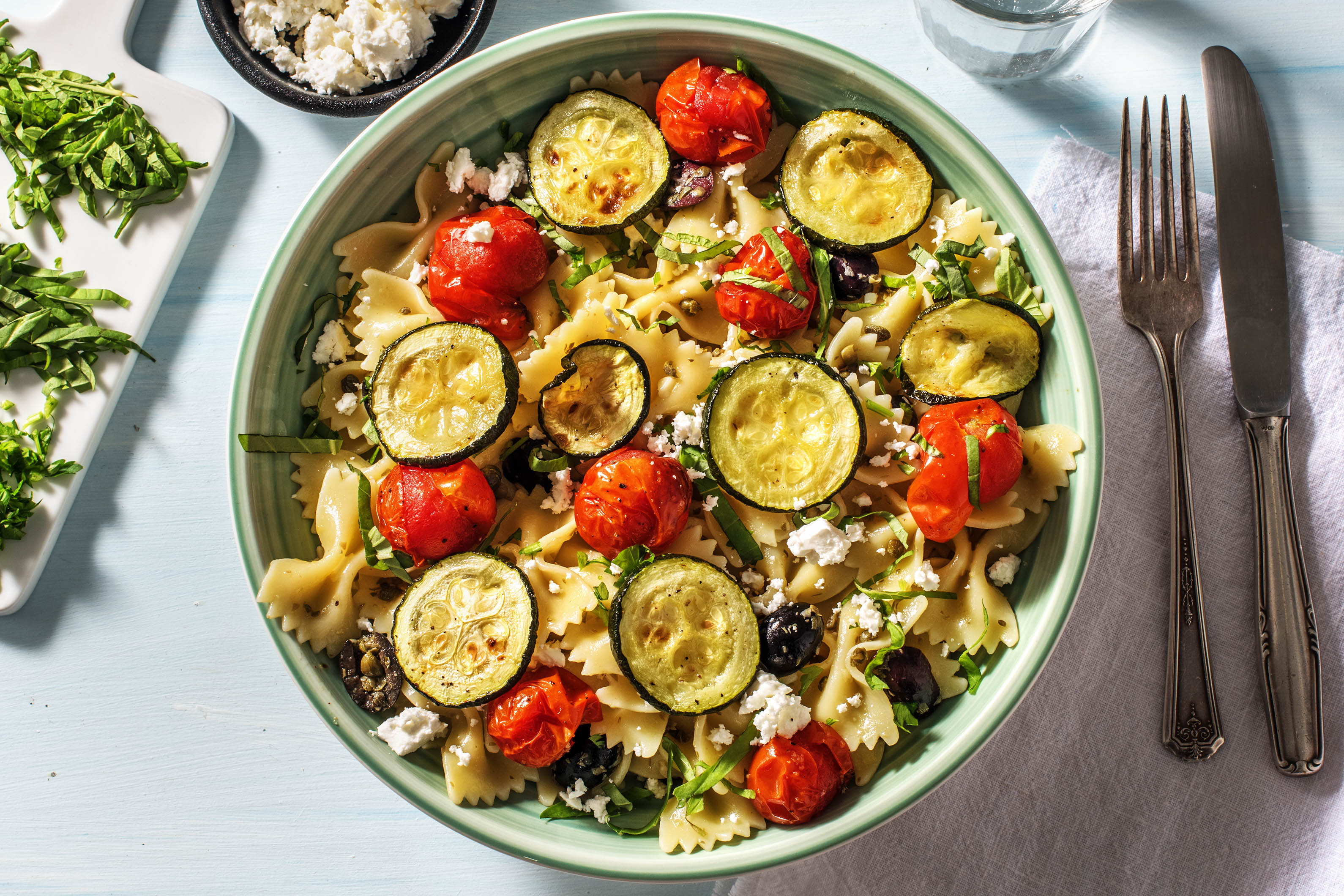 Farfalle met geroosterde groenten en feta