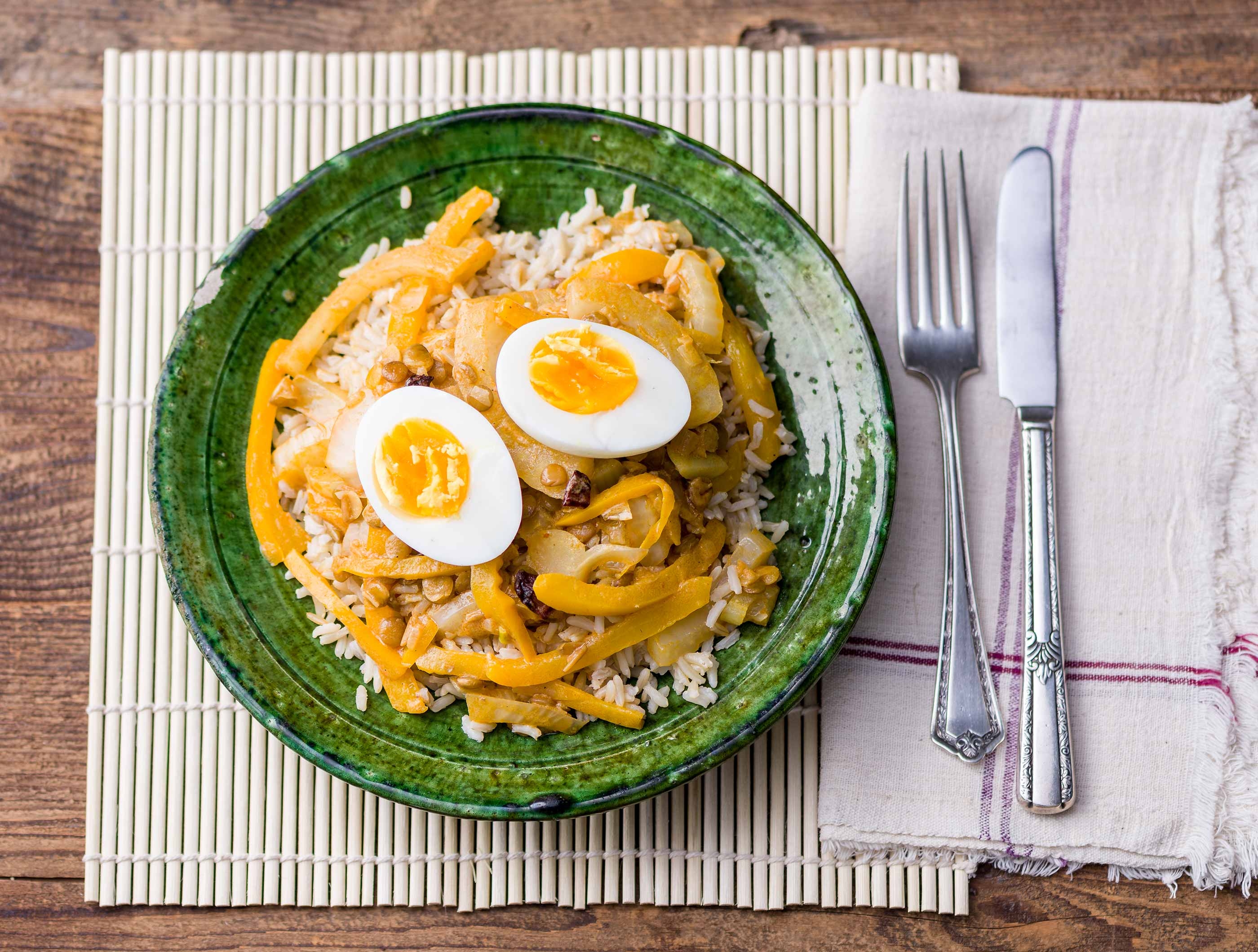 Linzencurry met venkel en ei