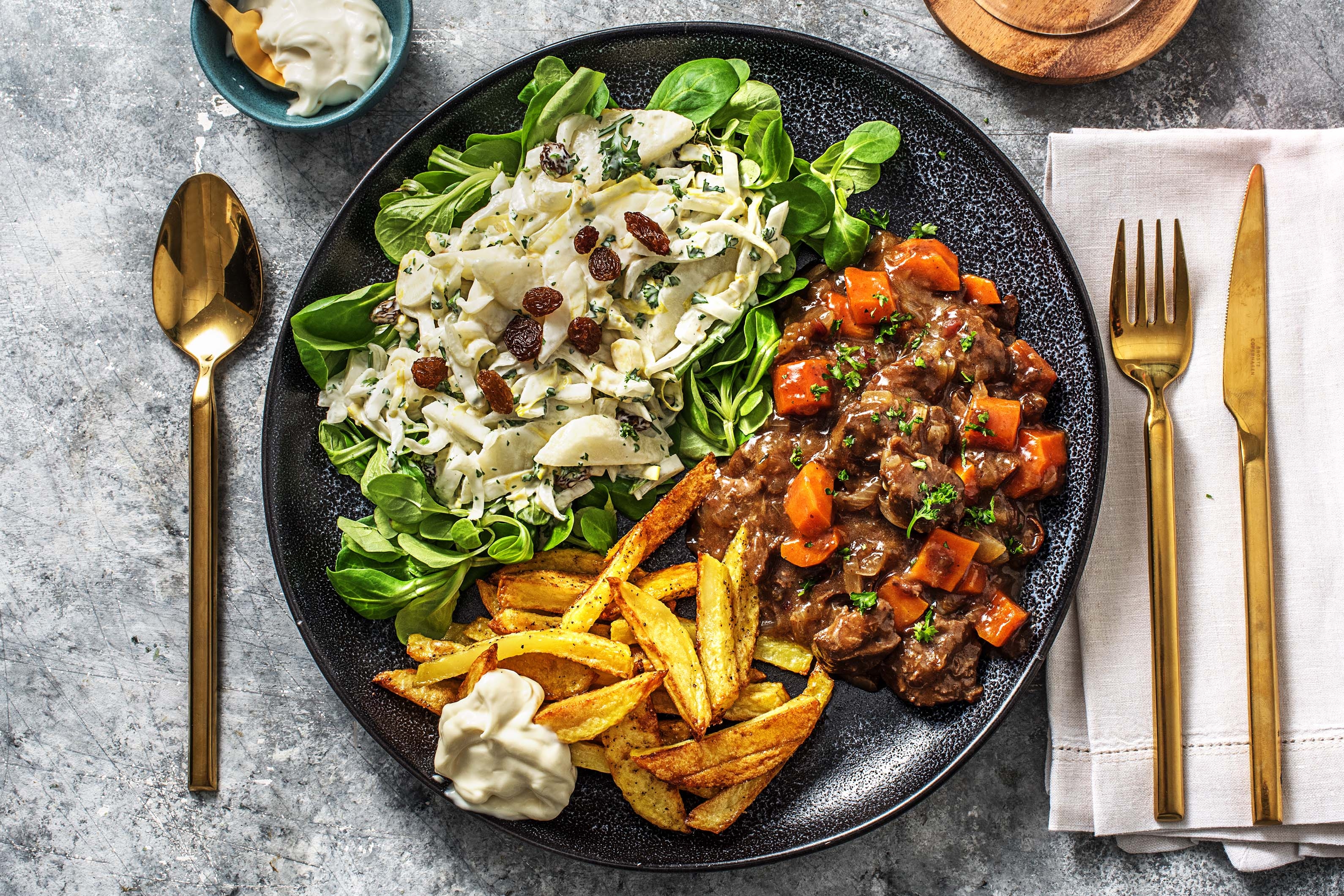 Luxe kalfsstoof met witlofsalade