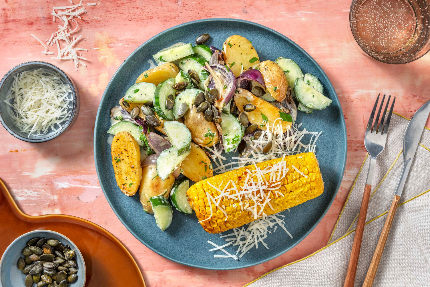 Maiskolben mit Limetten-Käse-Topping