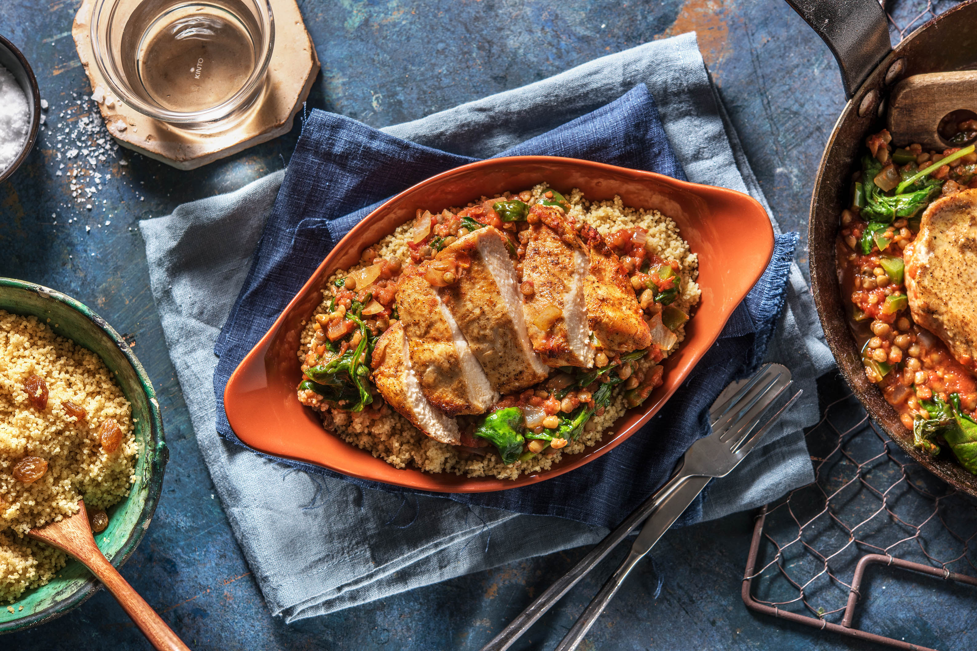 Filet de poulet épicé à la marocaine et mijoté de lentilles et tomates