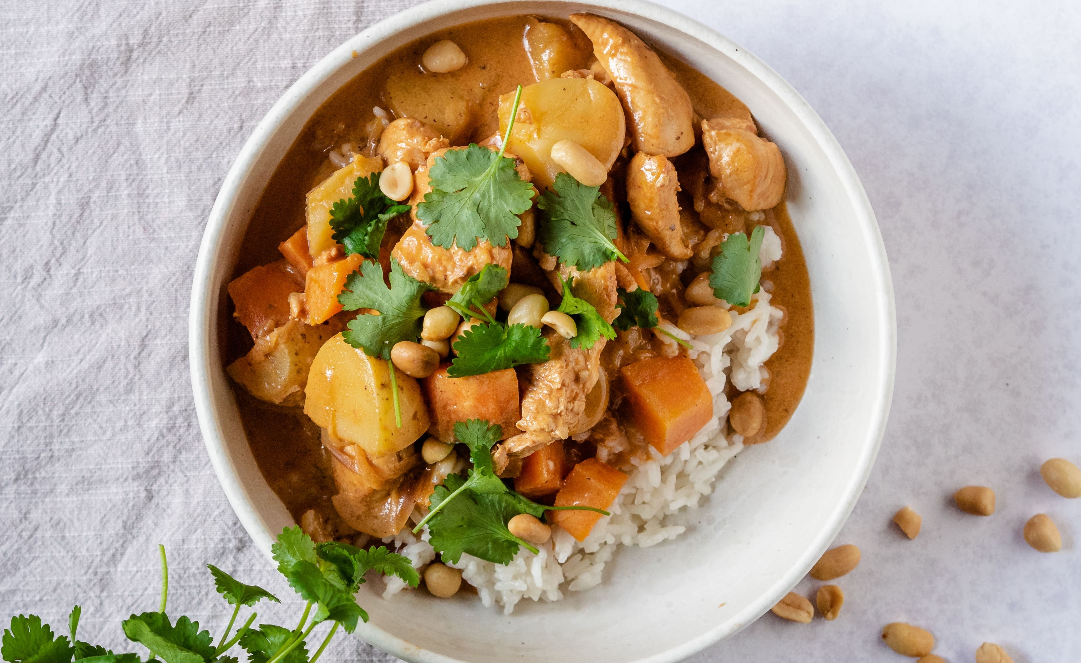 Massaman curry med jordnötter