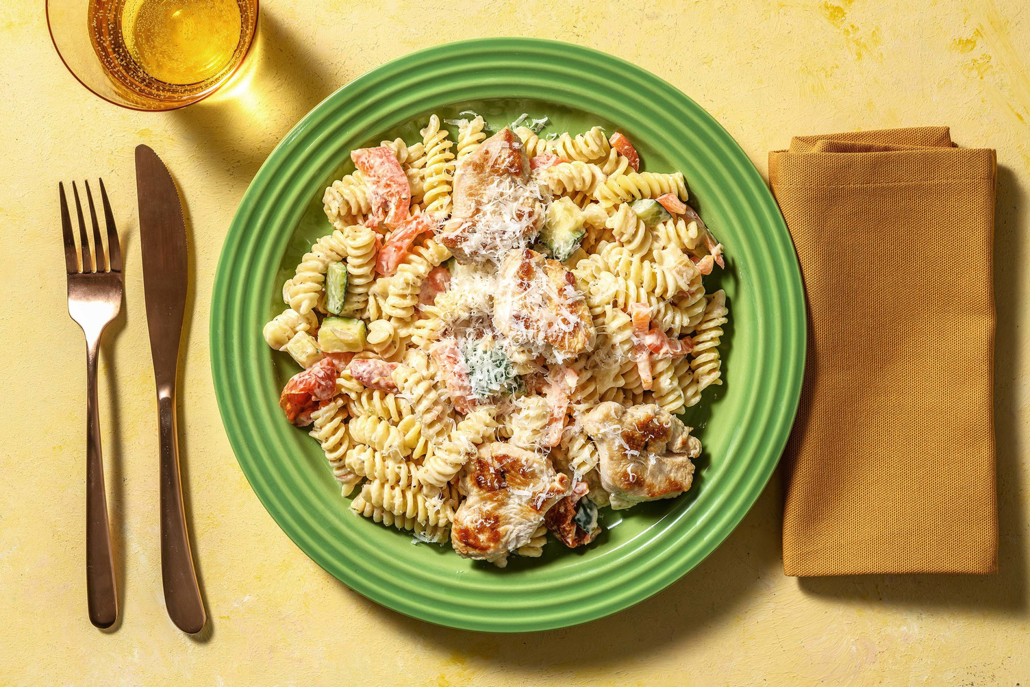 Kalkoenmedaillons met romige pasta