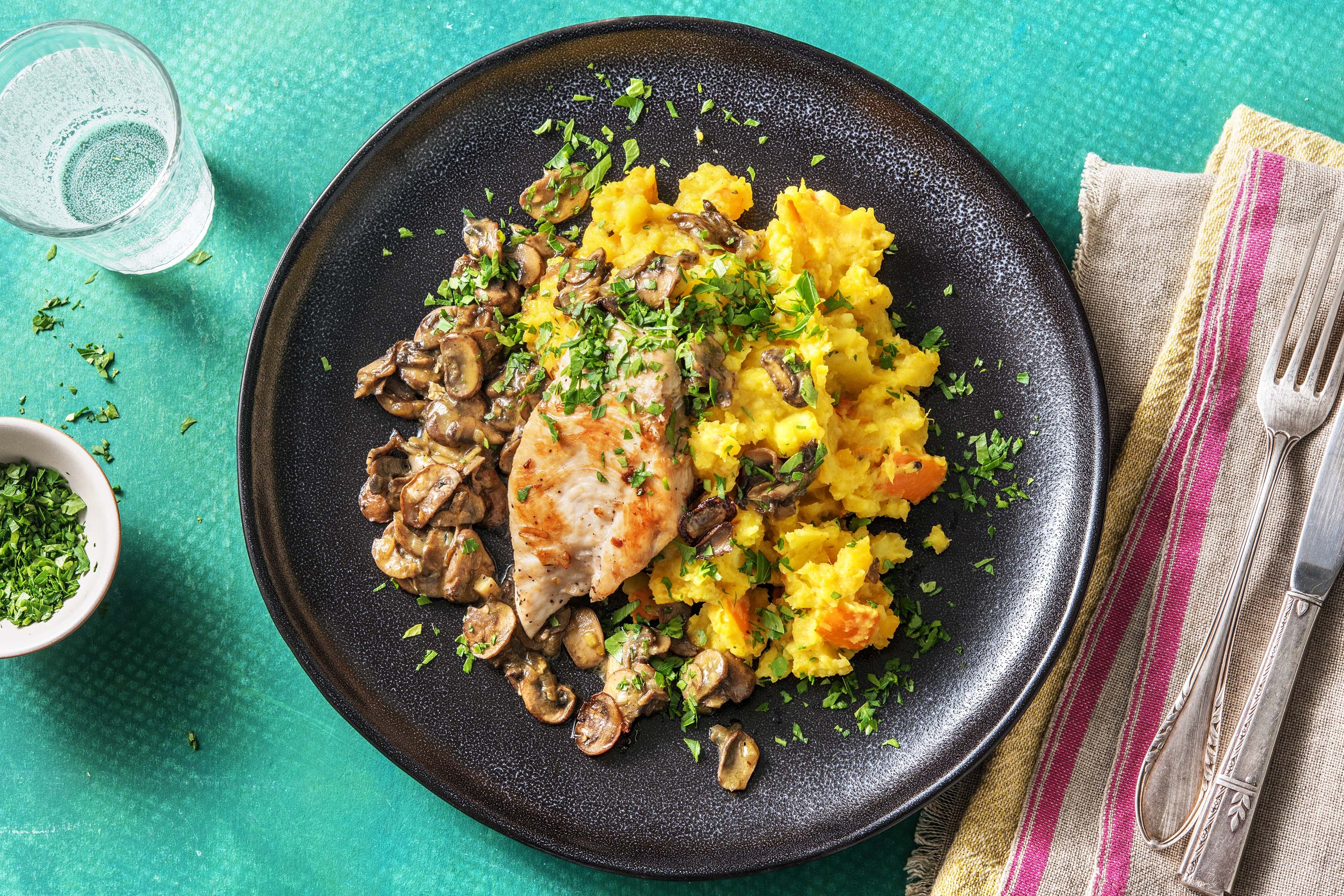 Mediterraans gekruide kipfilet met champignonjus