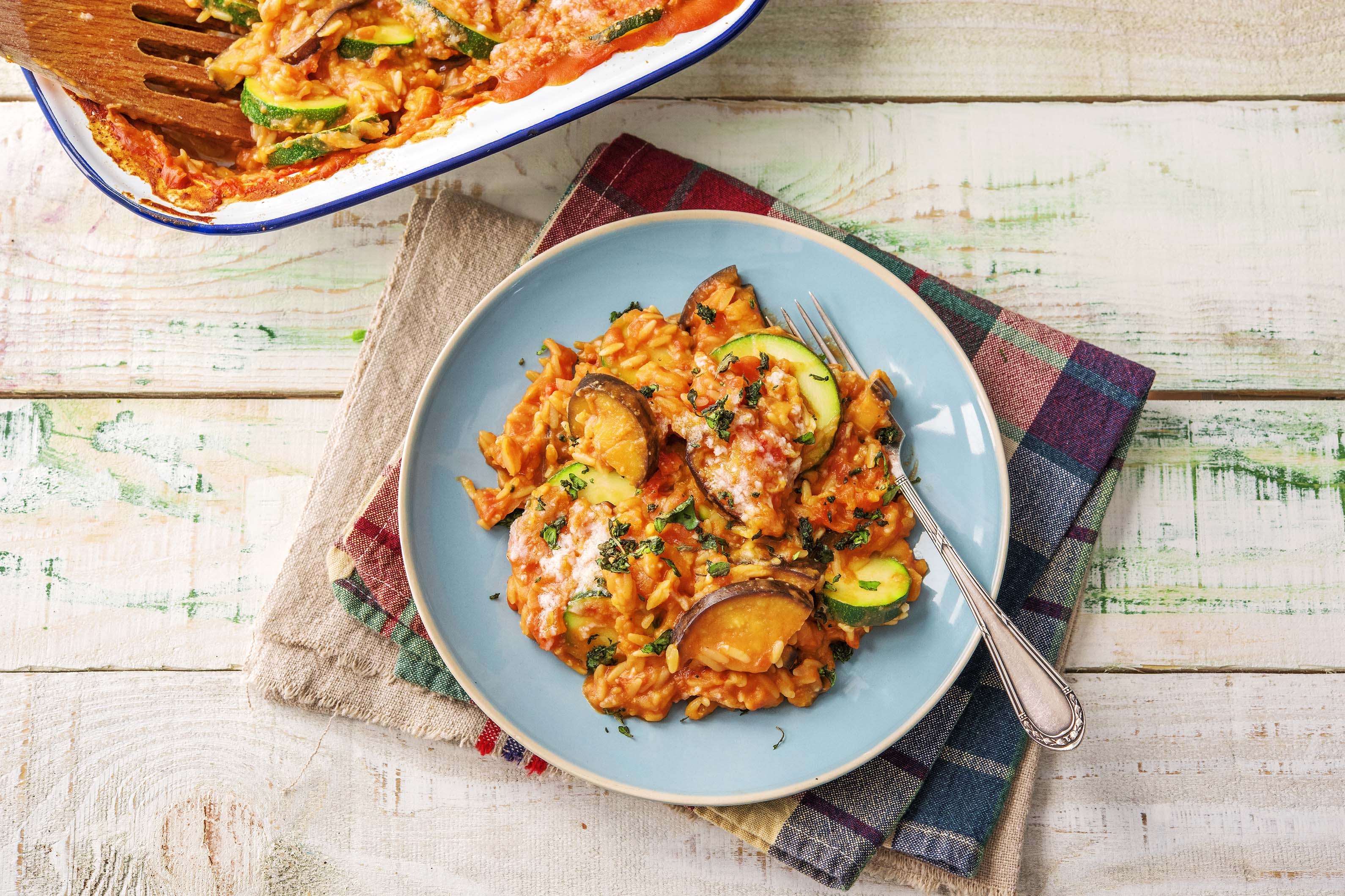 Orzo-Nudel-Auflauf mit viel Gemüse