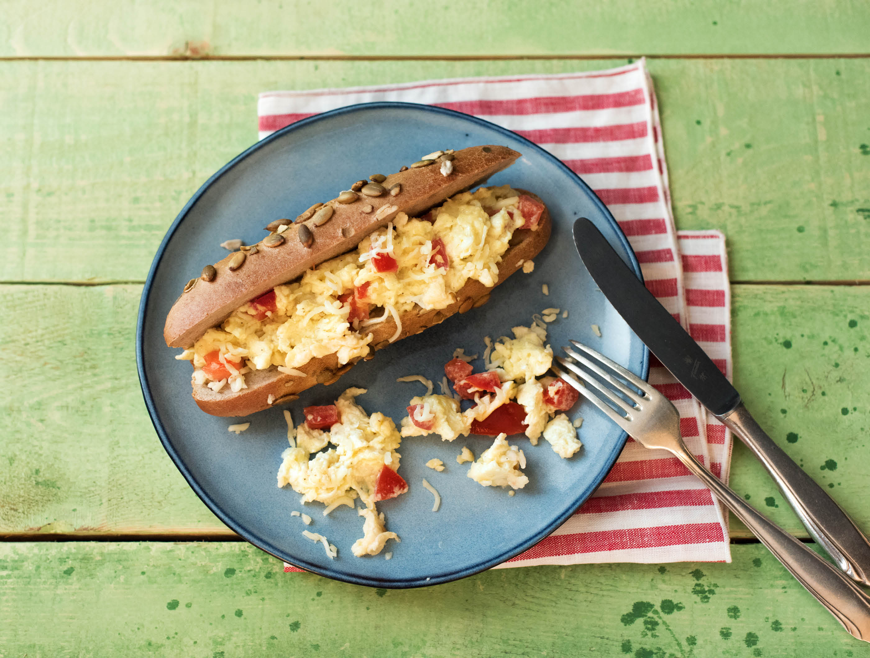 Baguette multicéréales aux oeufs brouillés