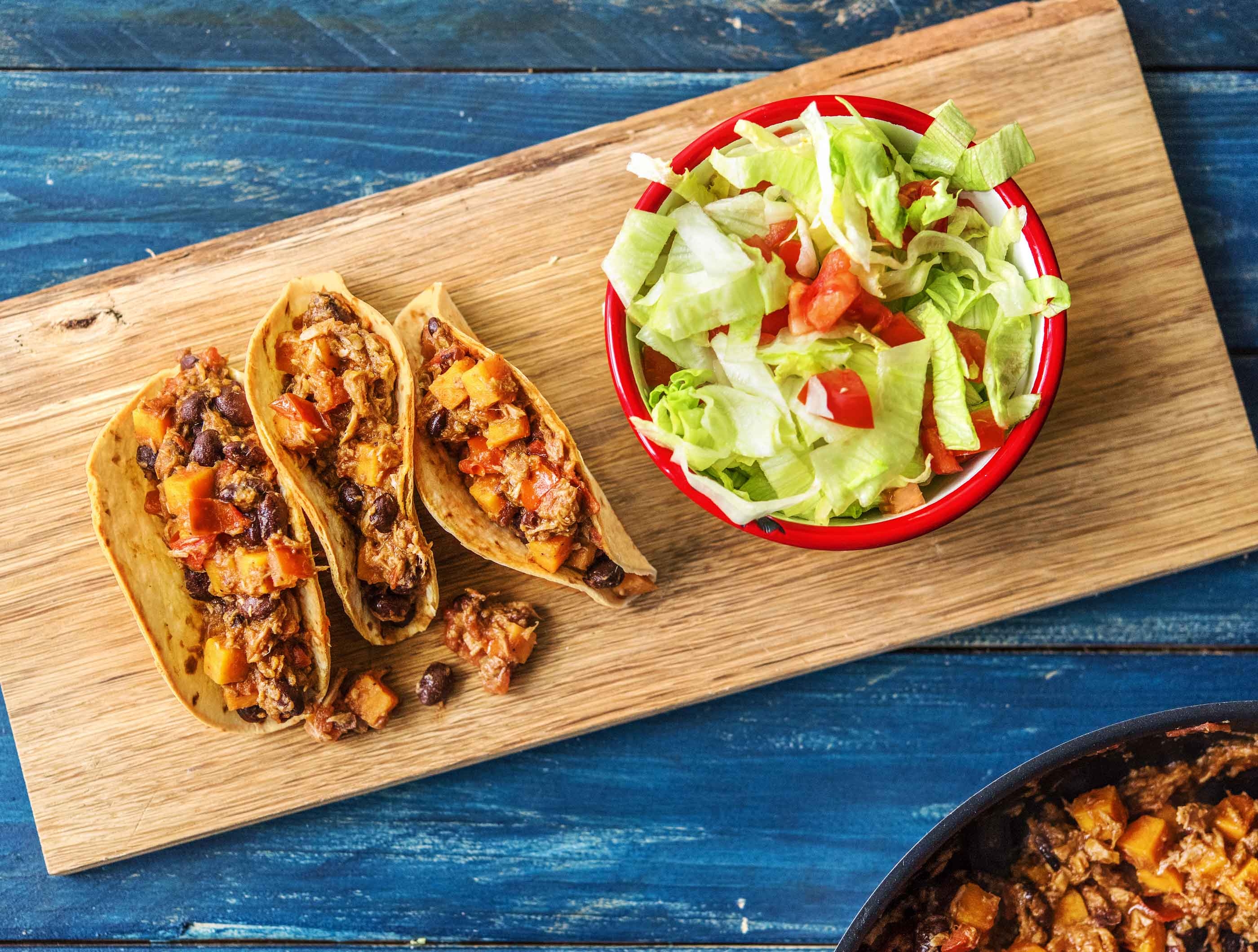 Mexicaanse taco's met tonijn met friszoete ijsbergsalade